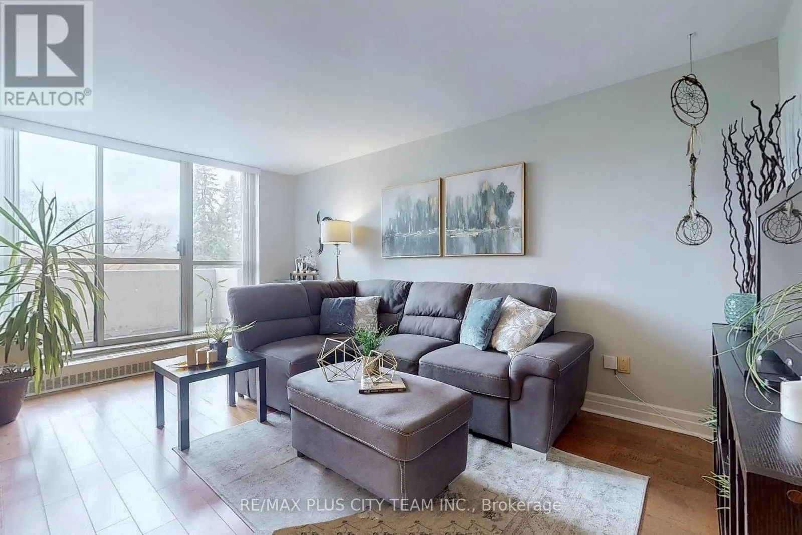 215 - 35 ORMSKIRK AVENUE