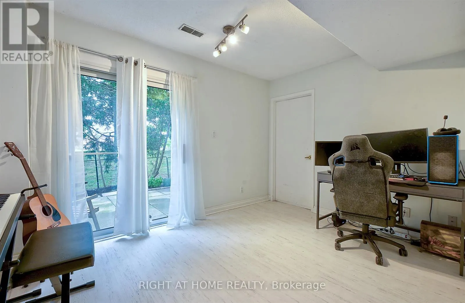 10 - 5878 MONTEVIDEO ROAD