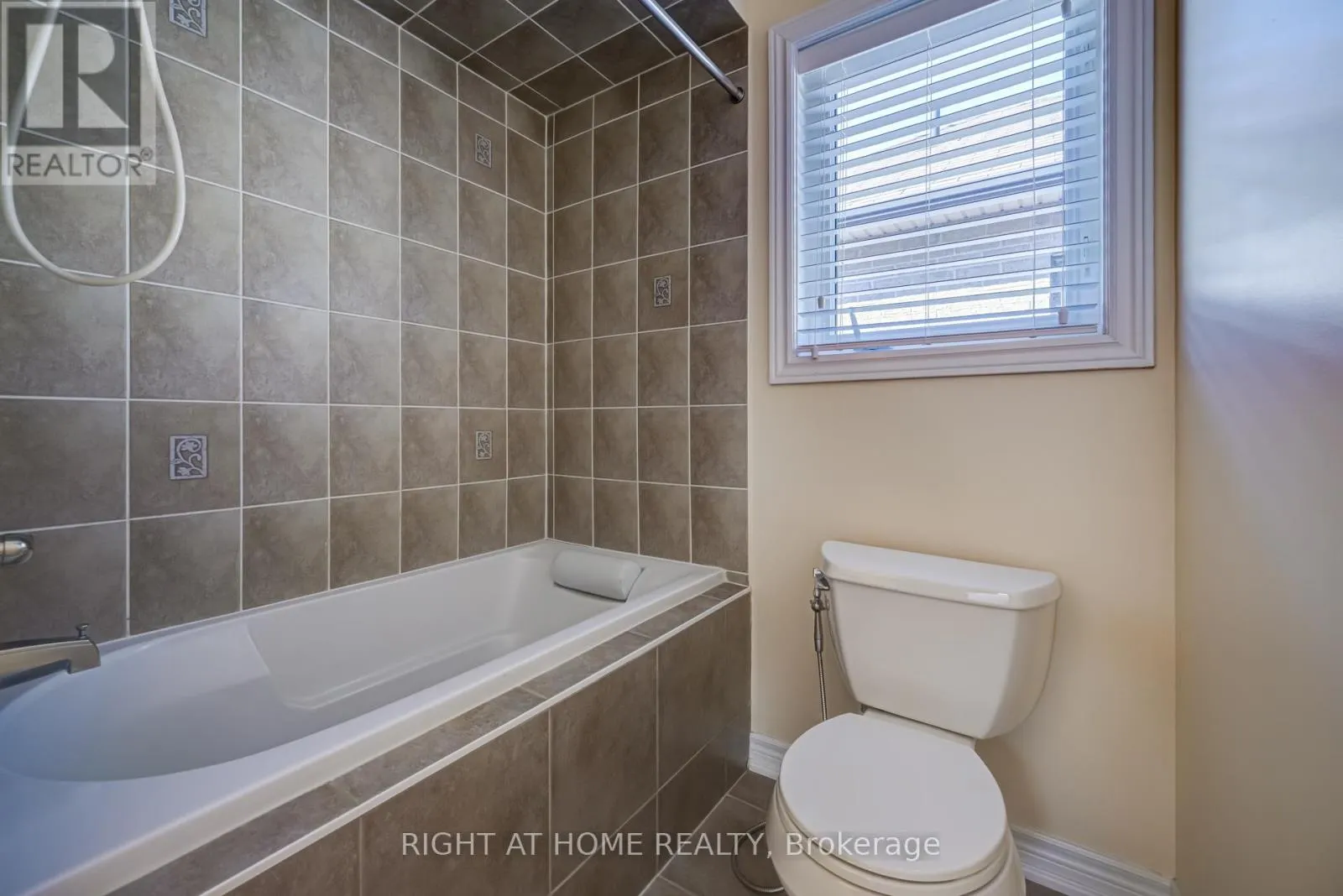 3407 WHILABOUT TERRACE