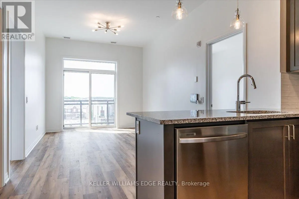 404 - 95 DUNDAS STREET W