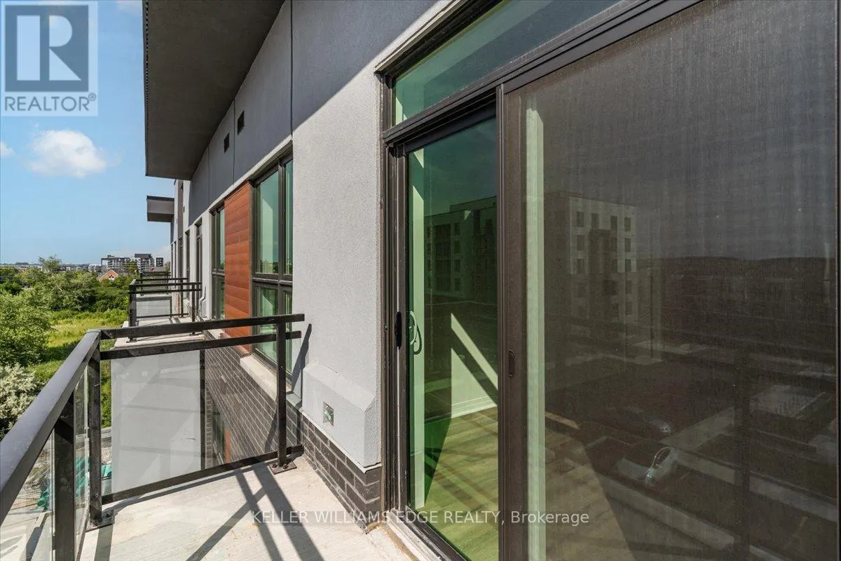 404 - 95 DUNDAS STREET W