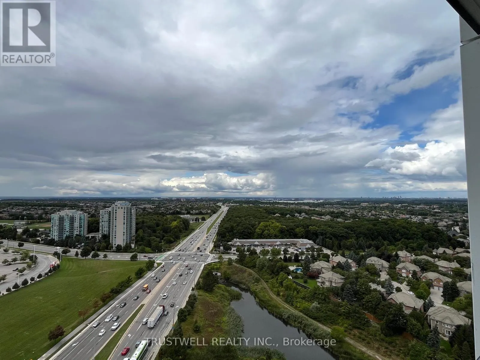 2108 - 2495 EGLINTON AVENUE W