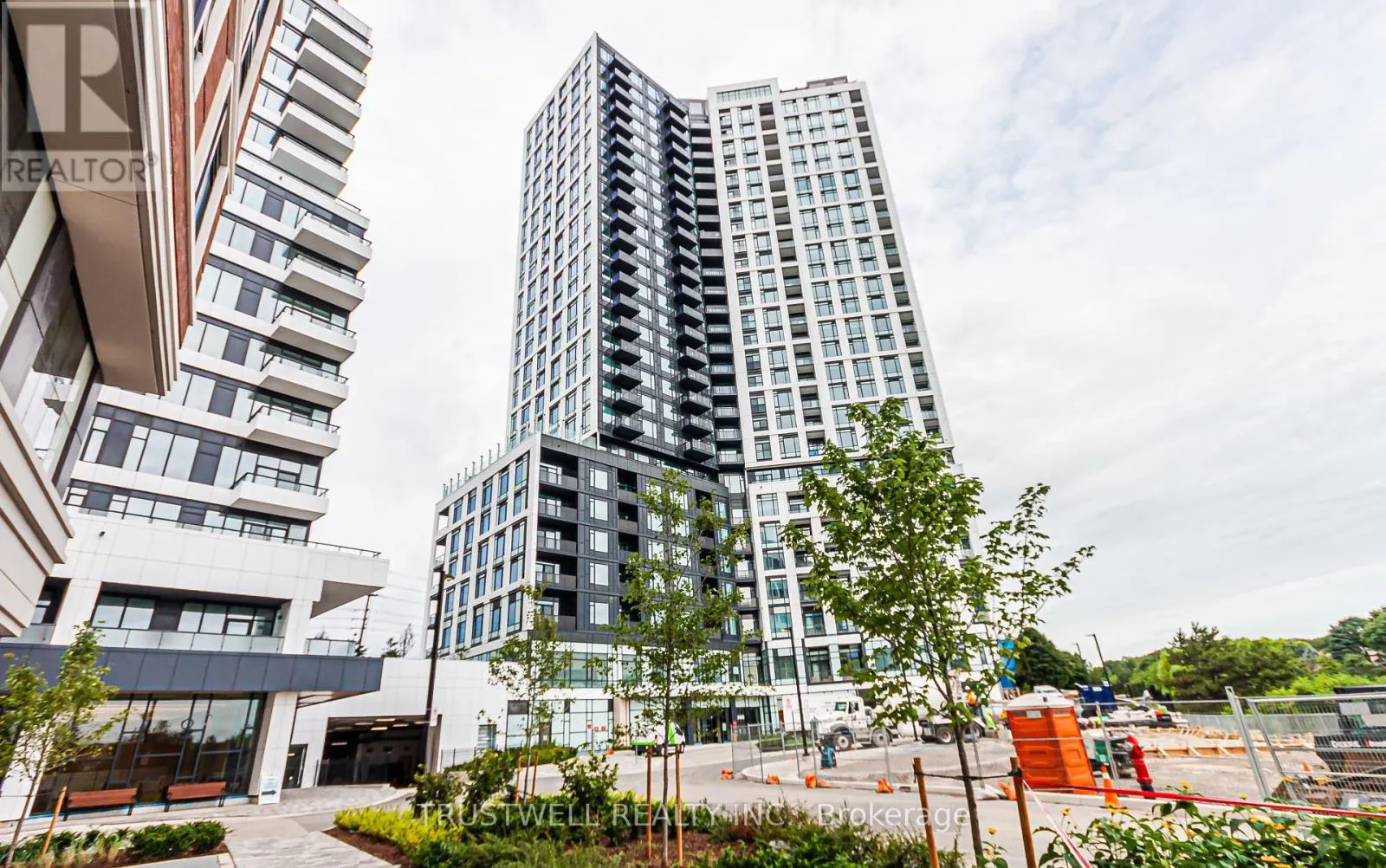 2108 - 2495 EGLINTON AVENUE W