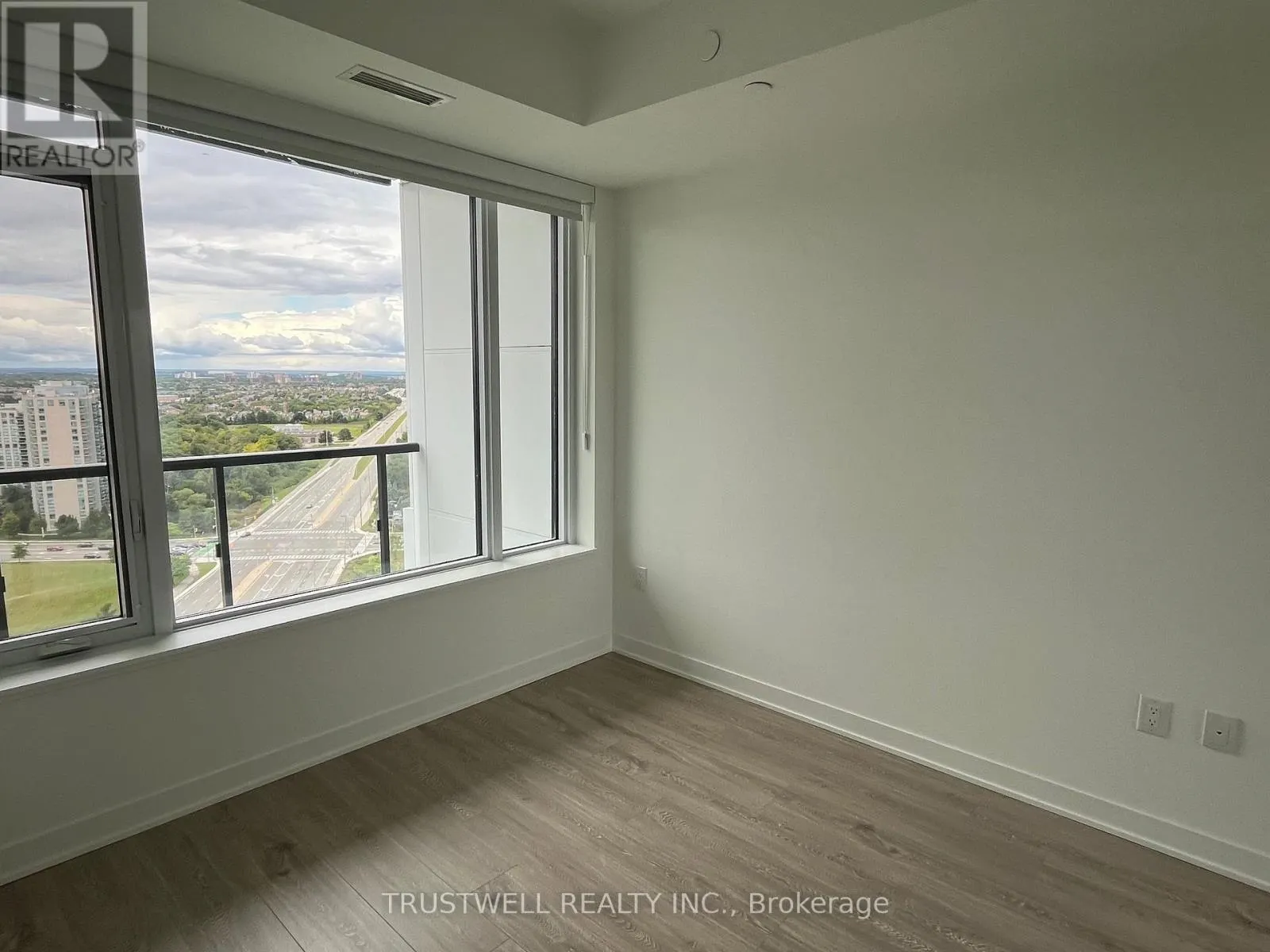 2108 - 2495 EGLINTON AVENUE W