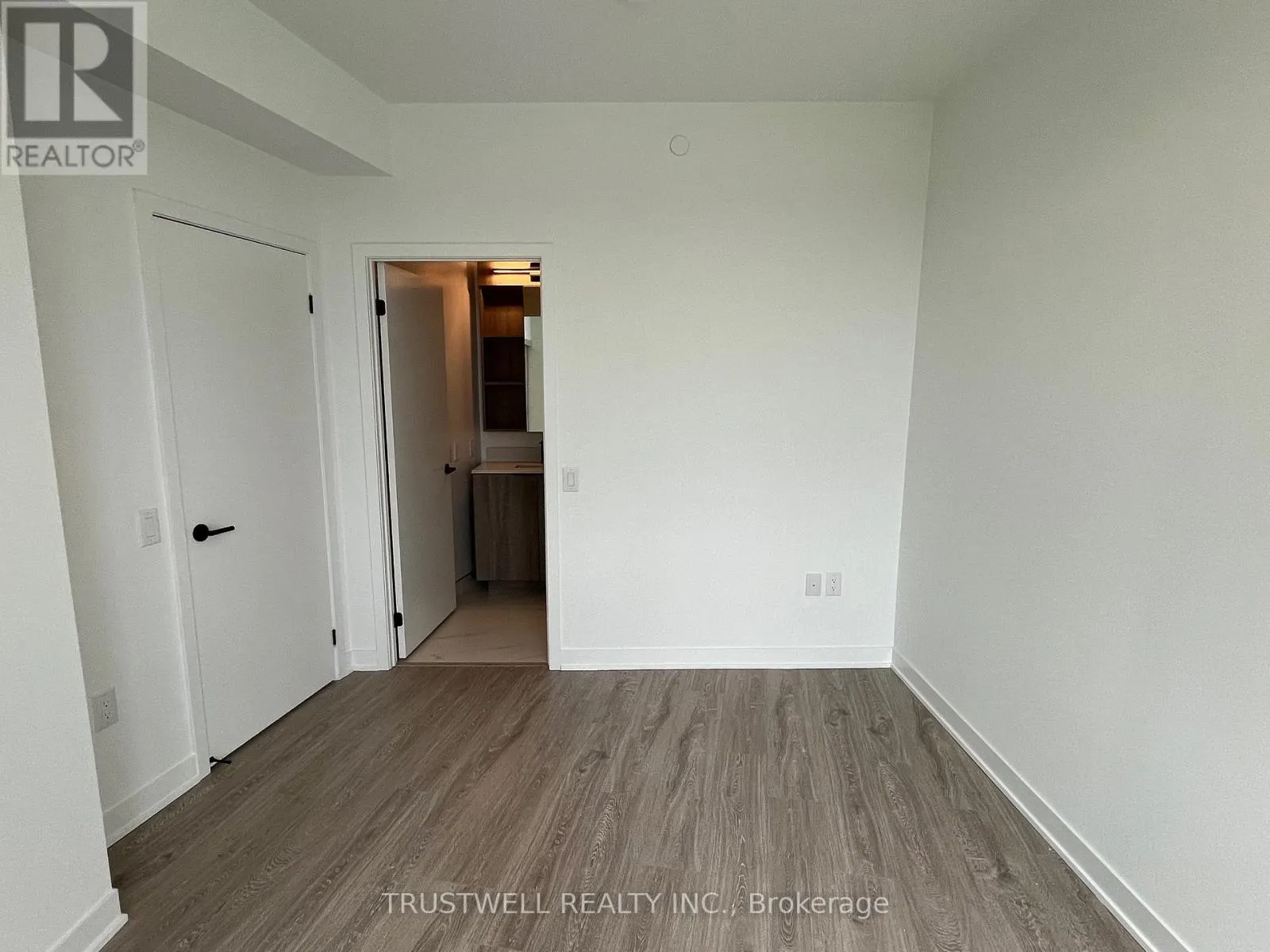 2108 - 2495 EGLINTON AVENUE W