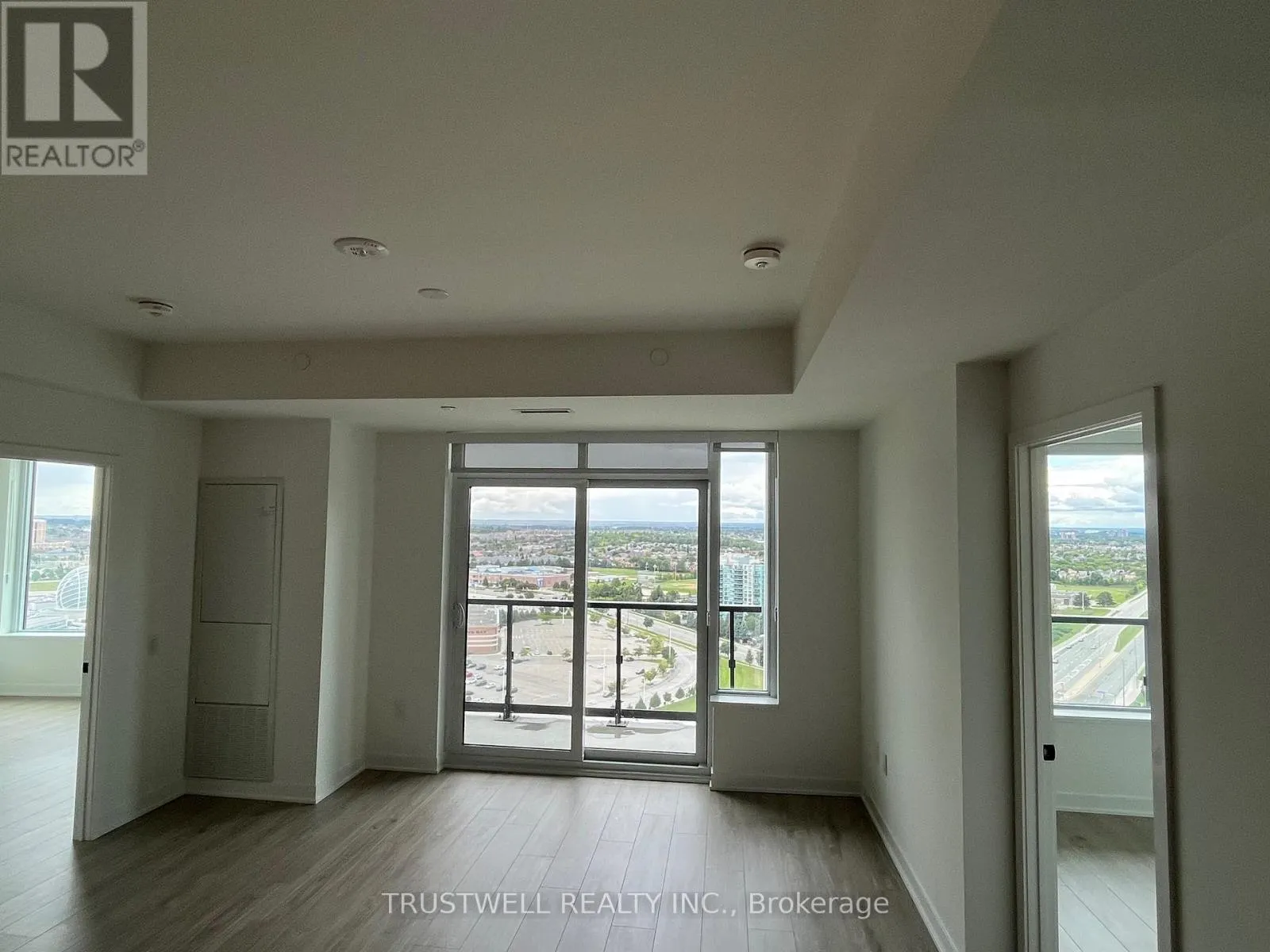 2108 - 2495 EGLINTON AVENUE W