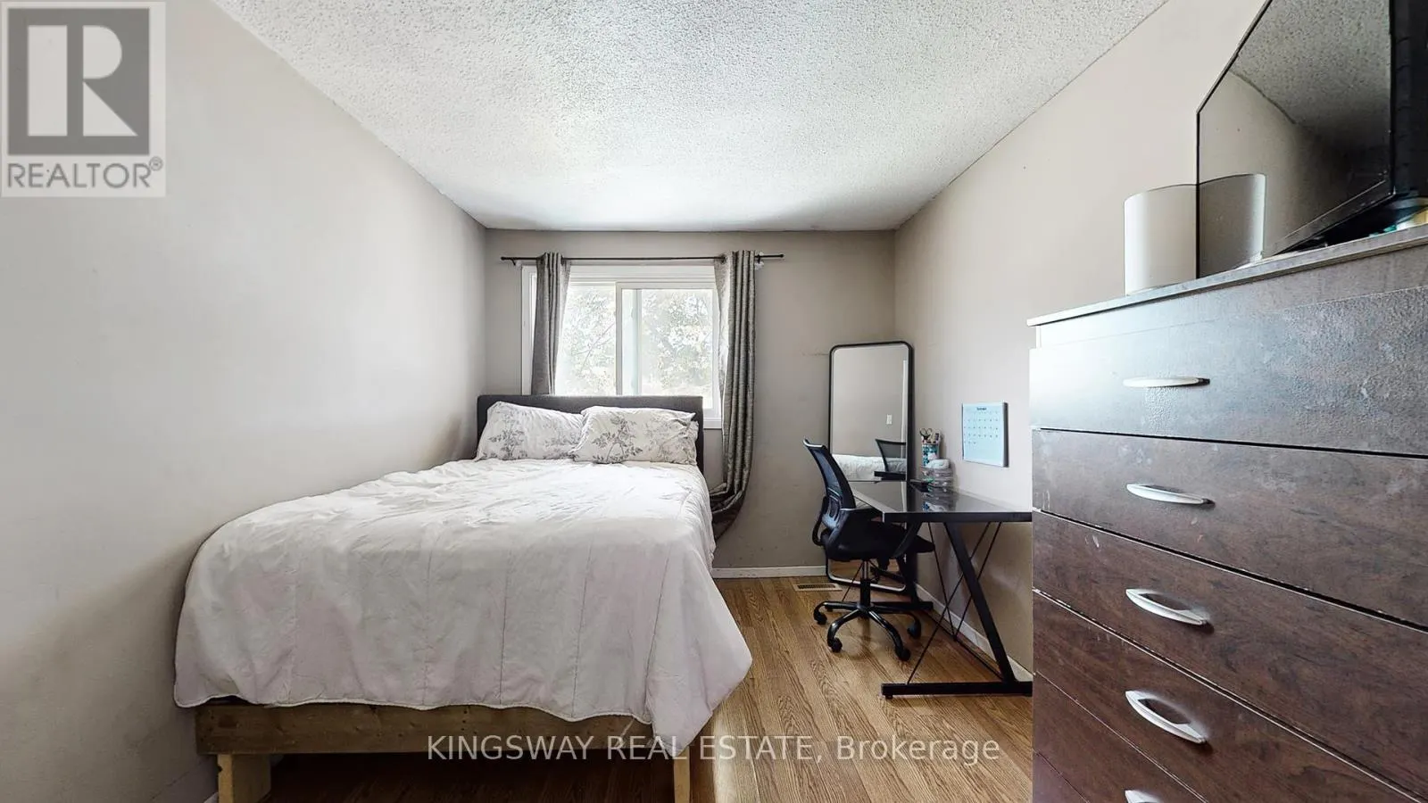 111 - 105 HANSEN ROAD N