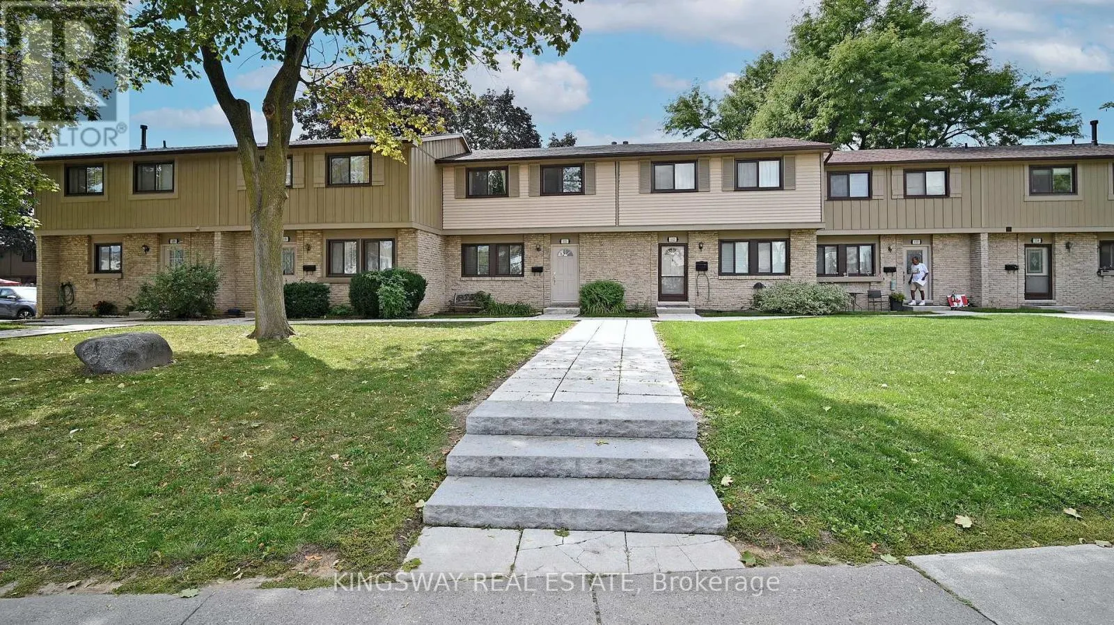 111 - 105 HANSEN ROAD N