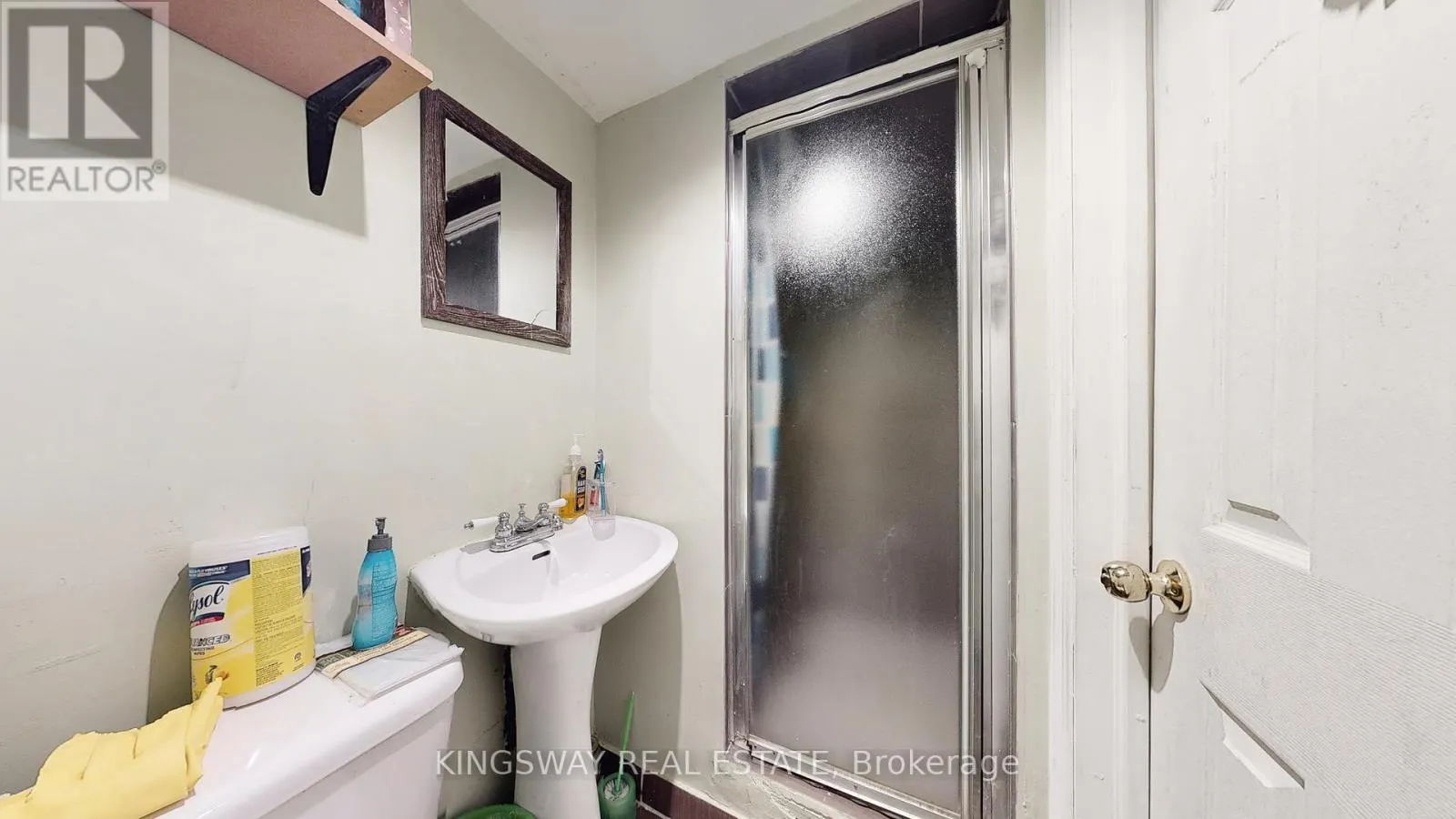 111 - 105 HANSEN ROAD N