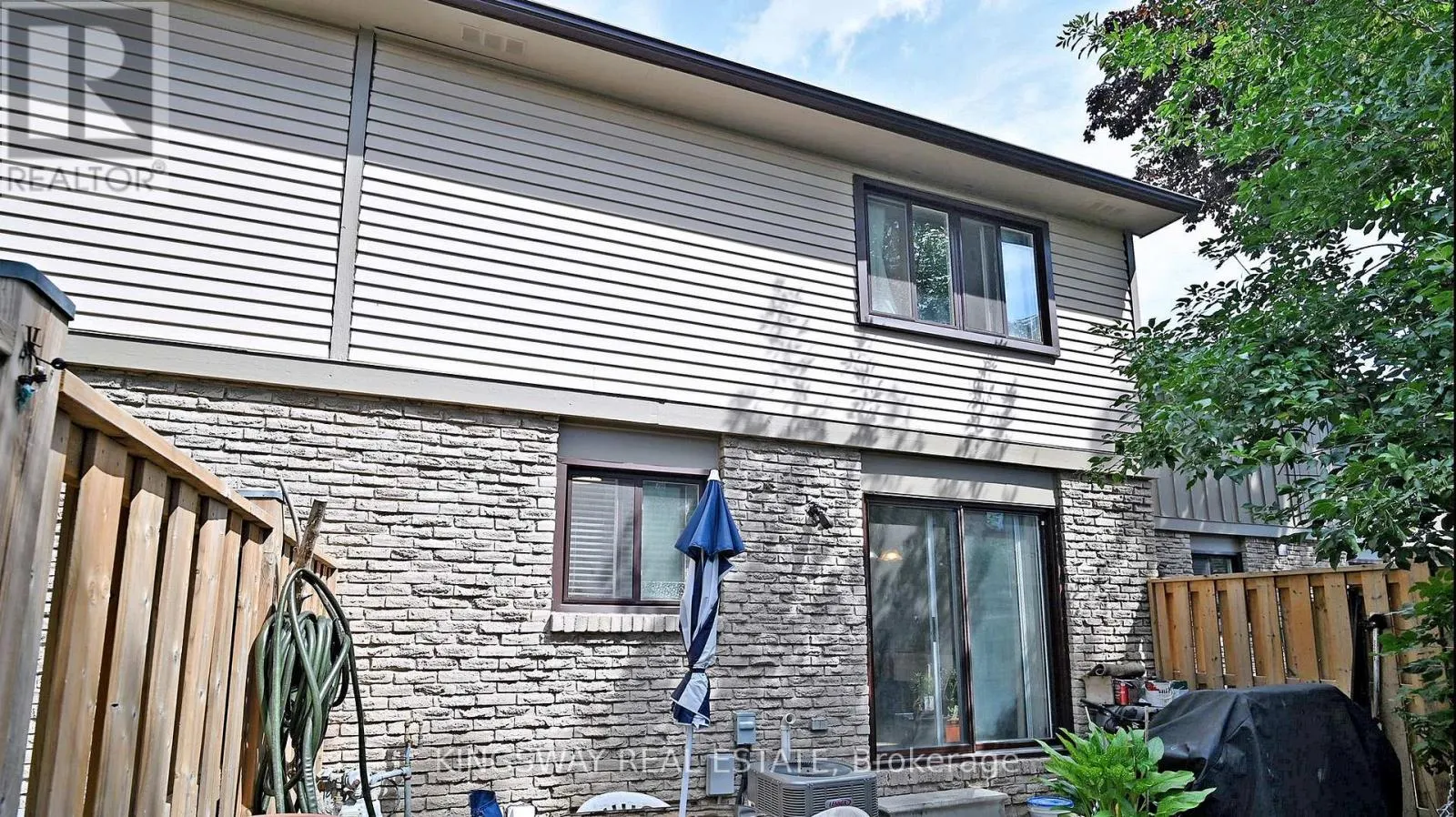 111 - 105 HANSEN ROAD N