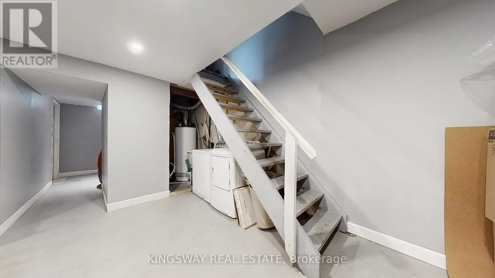 111 - 105 HANSEN ROAD N