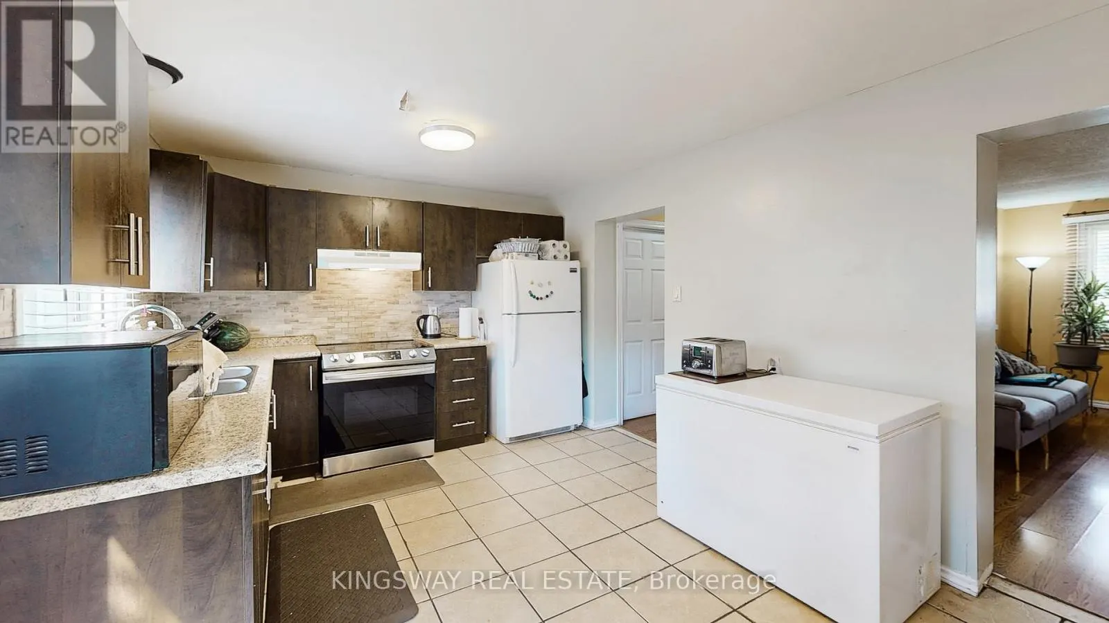 111 - 105 HANSEN ROAD N