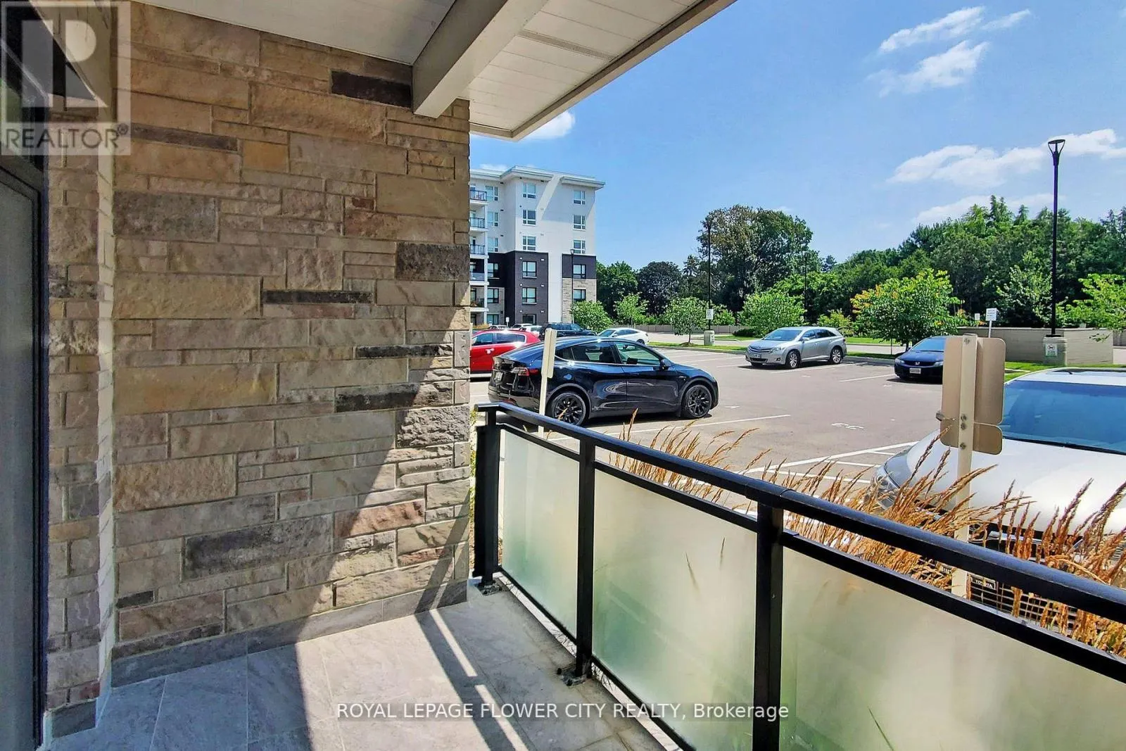 106 - 320 PLAINS ROAD E
