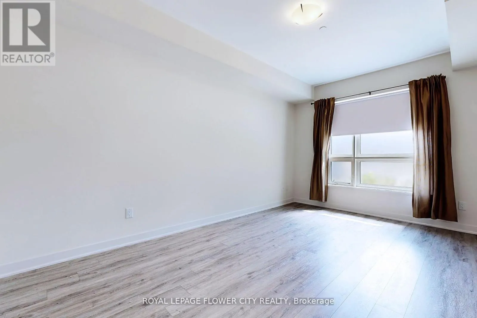 106 - 320 PLAINS ROAD E