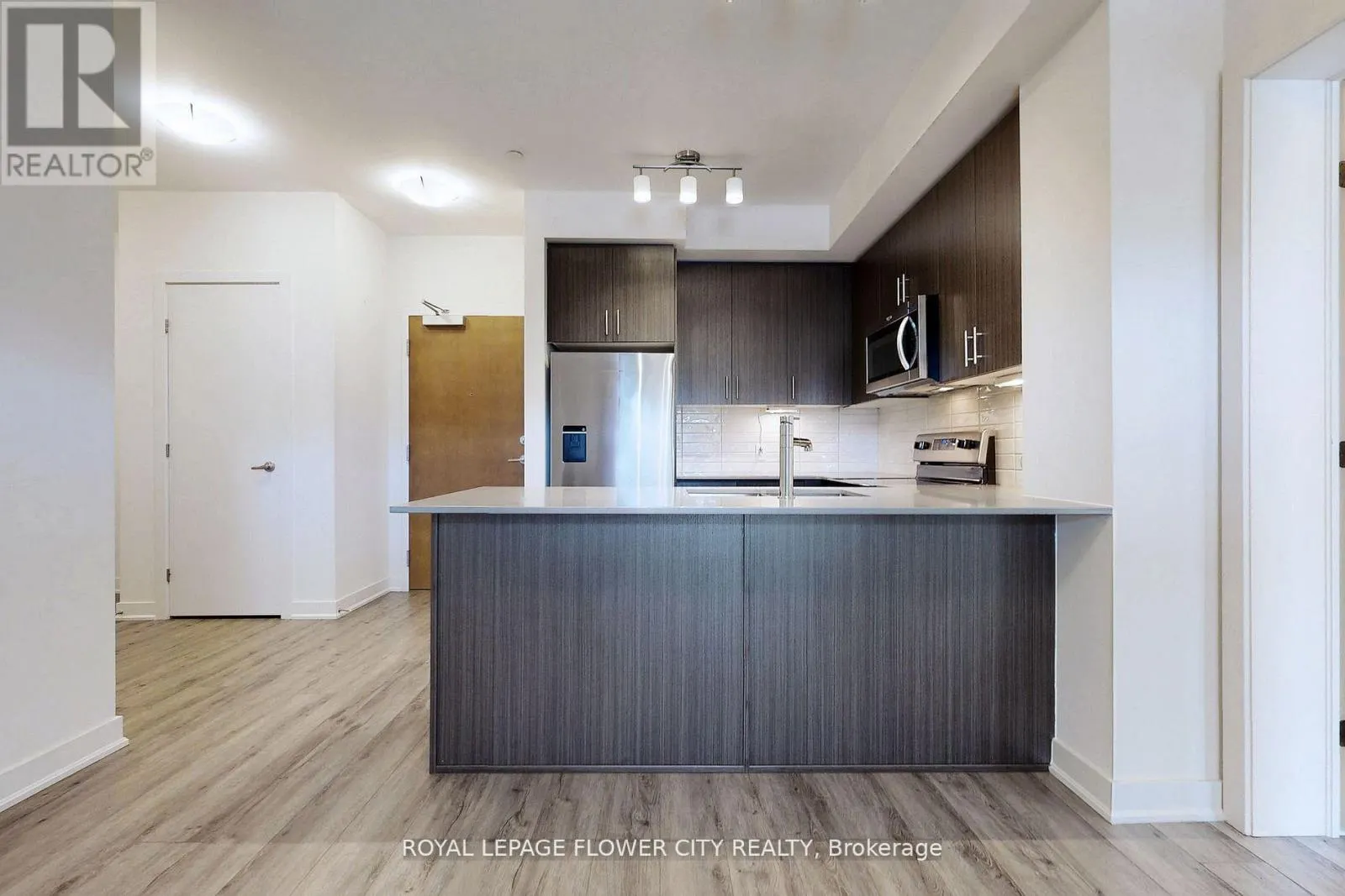 106 - 320 PLAINS ROAD E