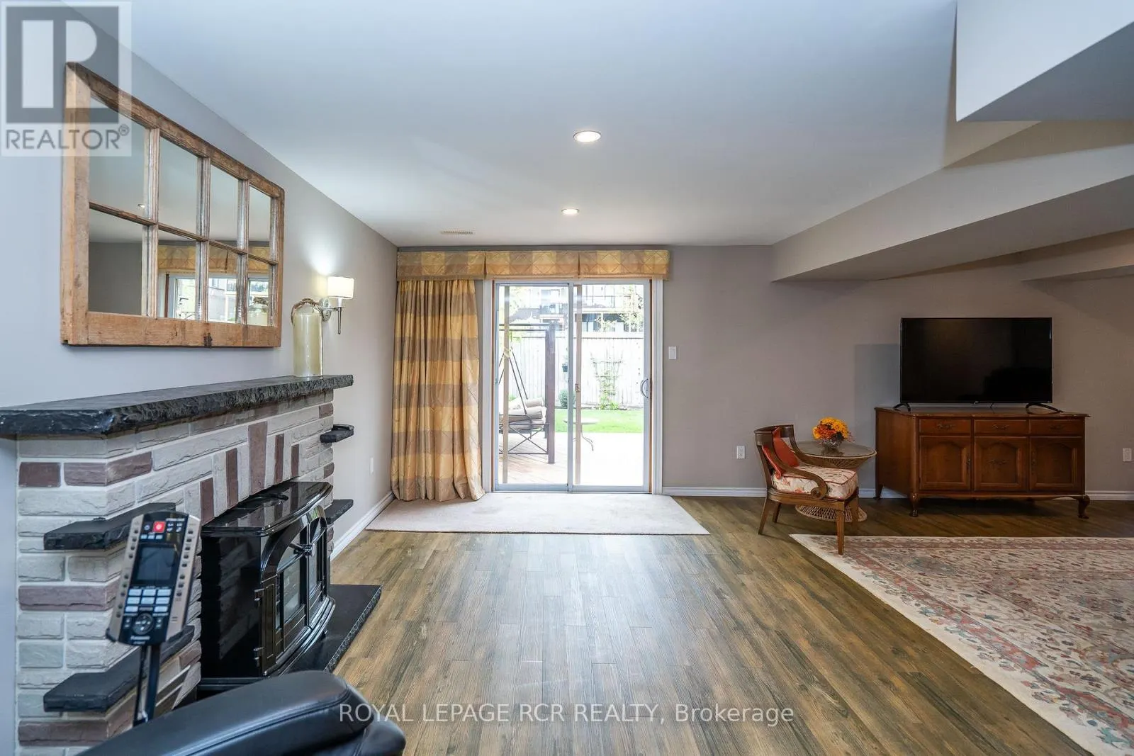 39 DINNICK CRESCENT