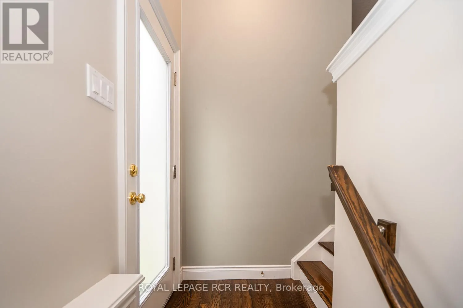 39 DINNICK CRESCENT