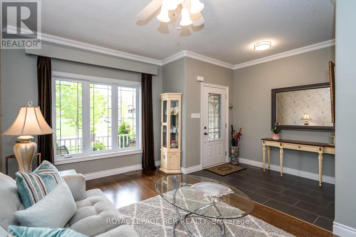 39 DINNICK CRESCENT
