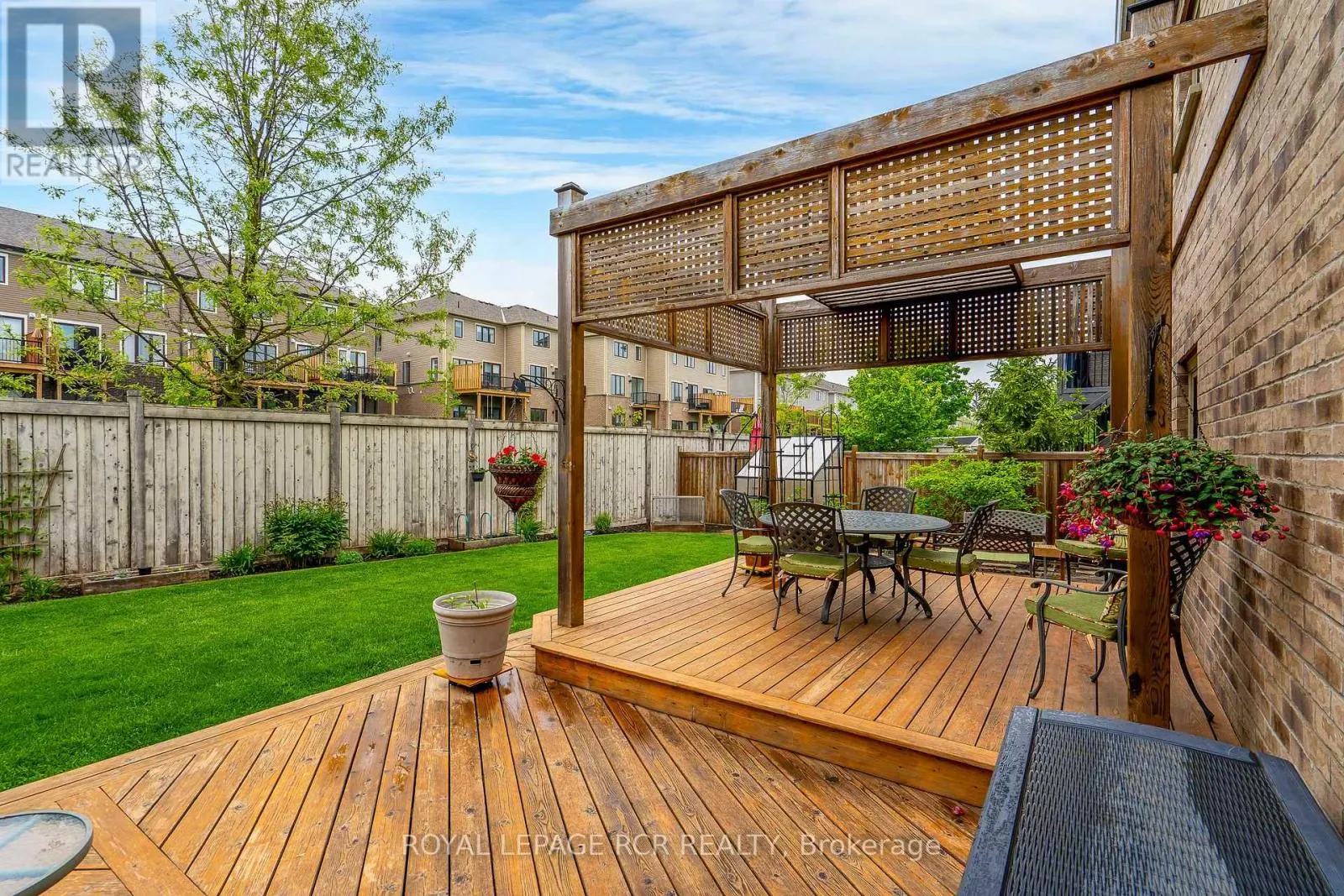 39 DINNICK CRESCENT