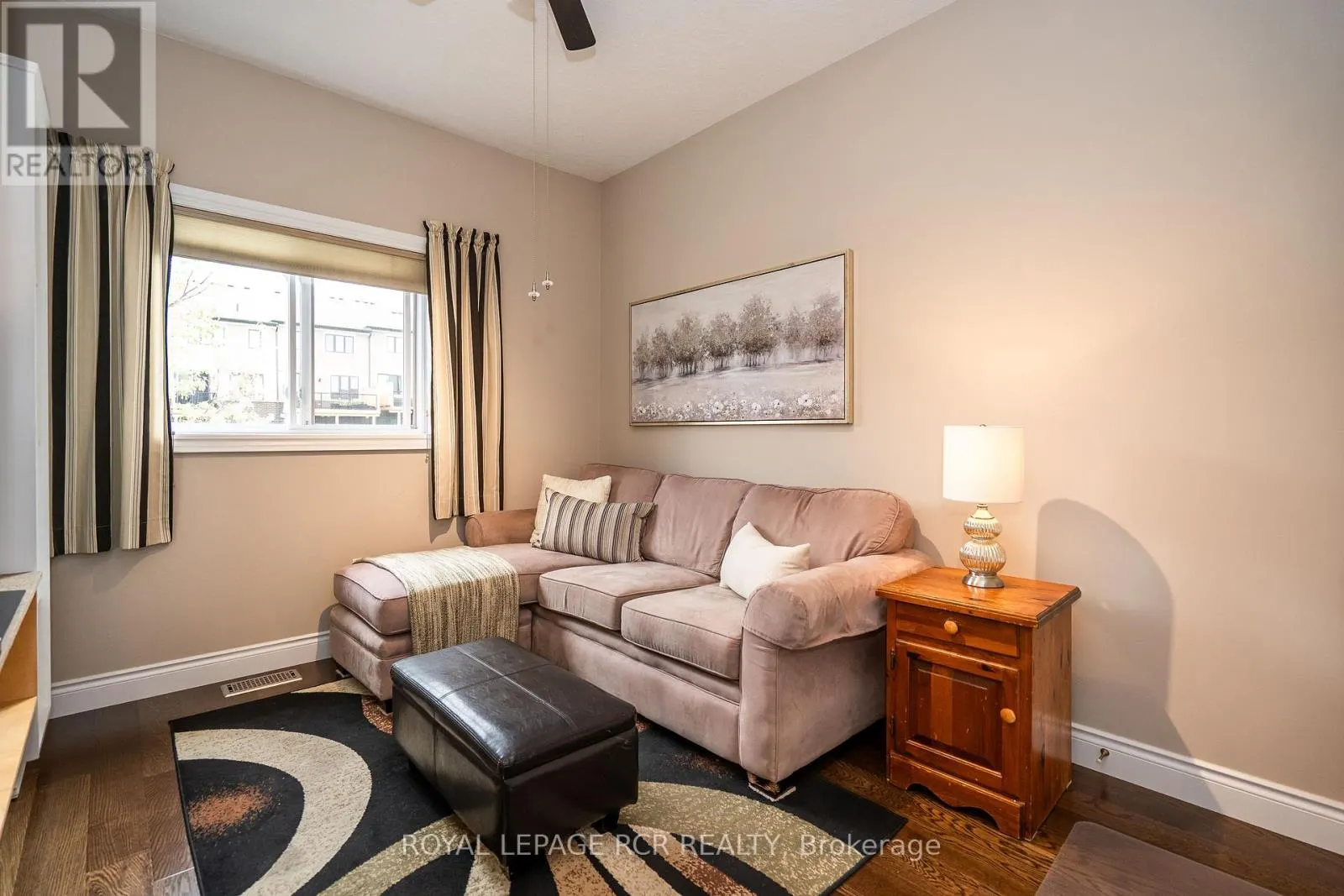 39 DINNICK CRESCENT