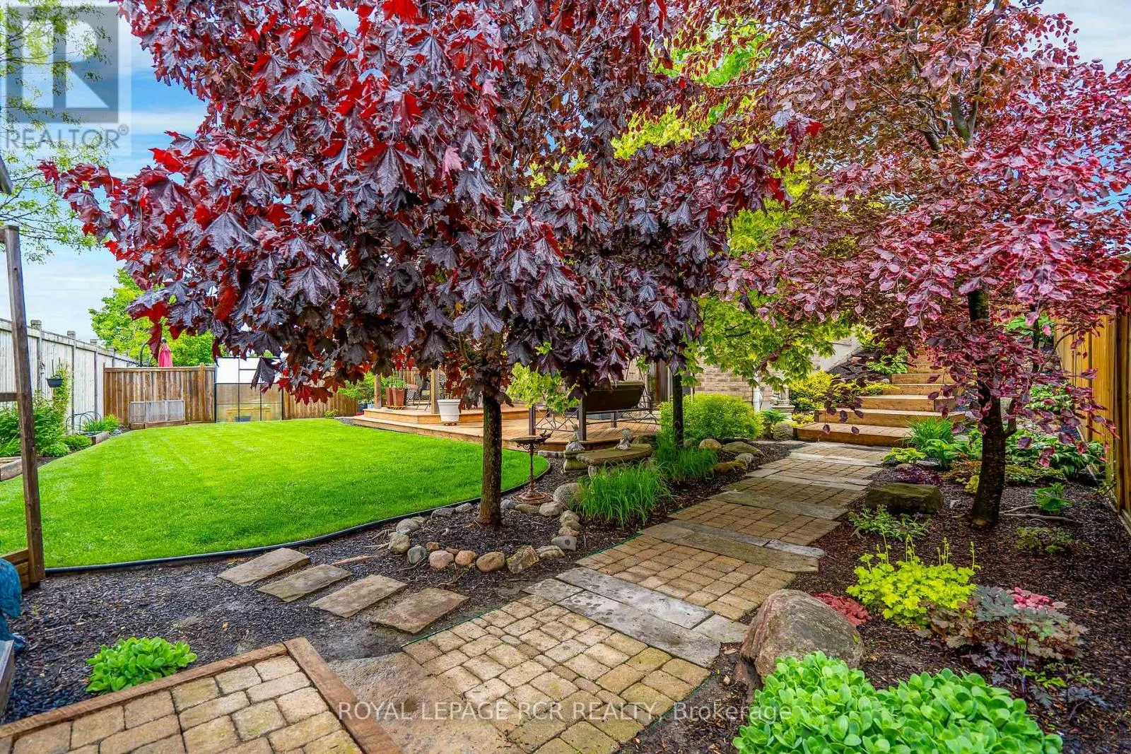 39 DINNICK CRESCENT