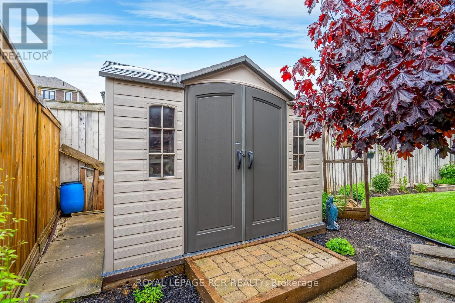 39 DINNICK CRESCENT