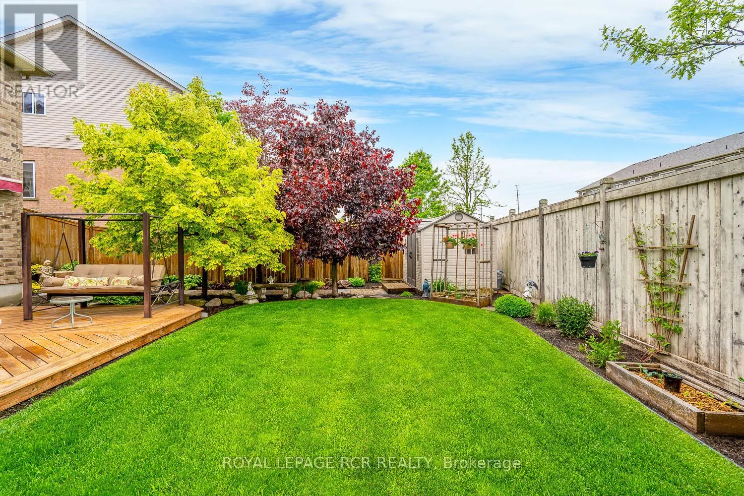 39 DINNICK CRESCENT