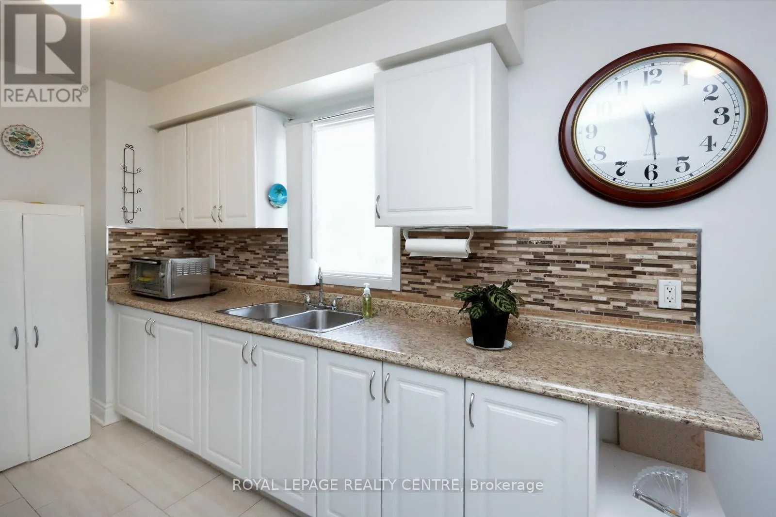 UNIT 11C - 2866 BATTLEFORD ROAD