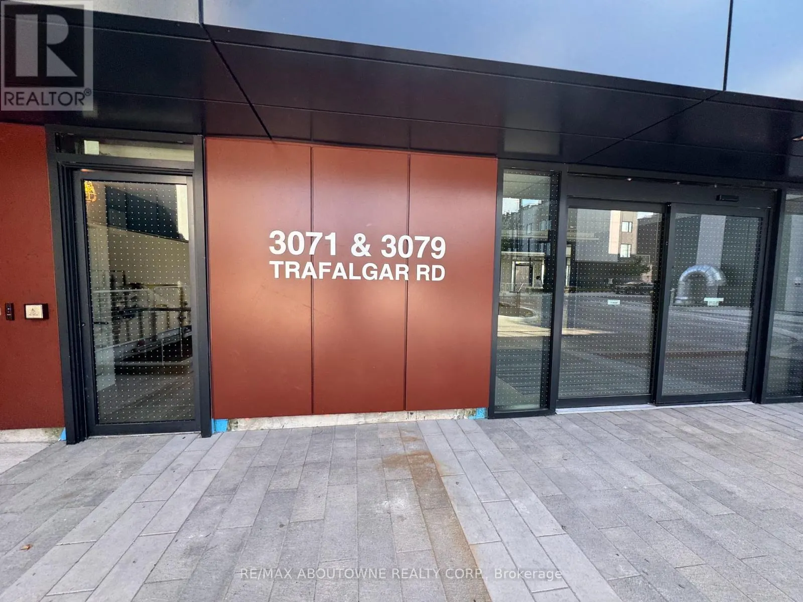 906 - 3079 TRAFALGAR ROAD