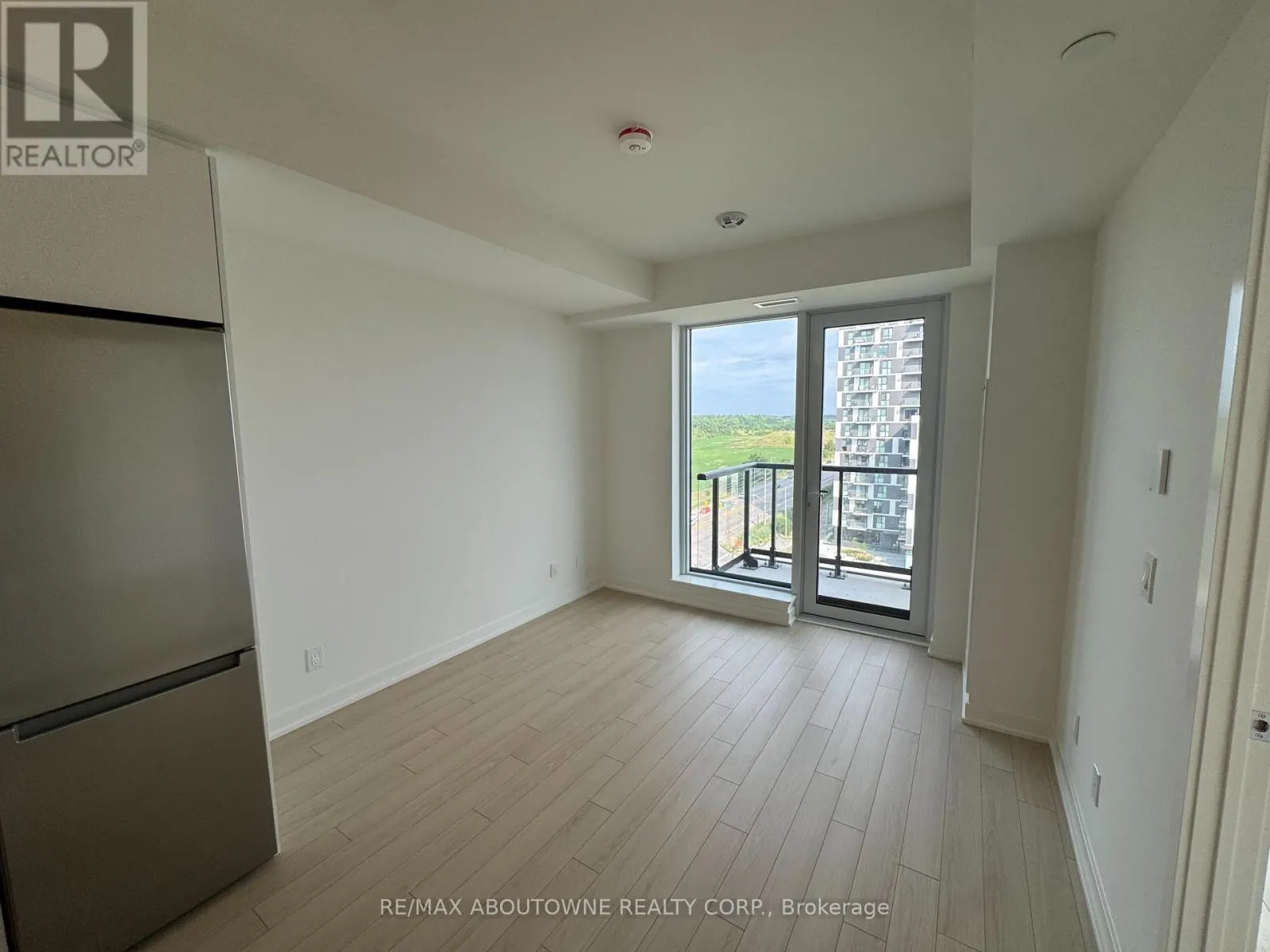 906 - 3079 TRAFALGAR ROAD