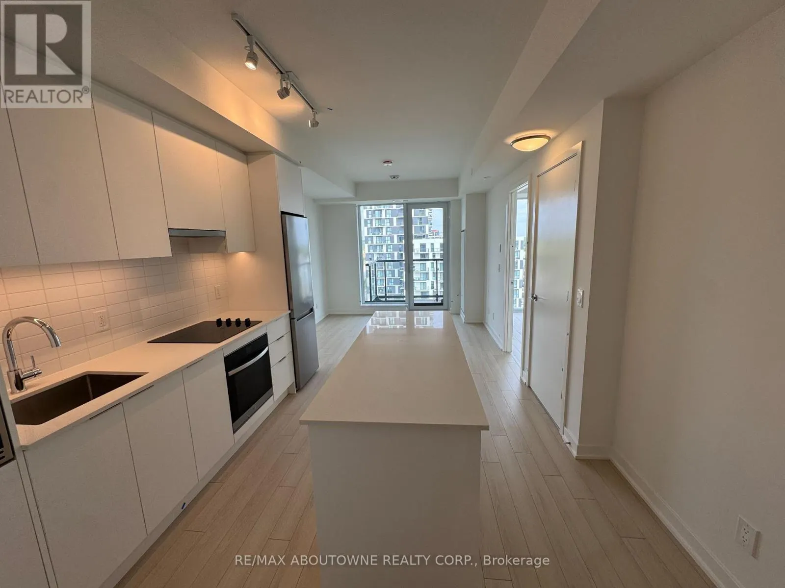 906 - 3079 TRAFALGAR ROAD