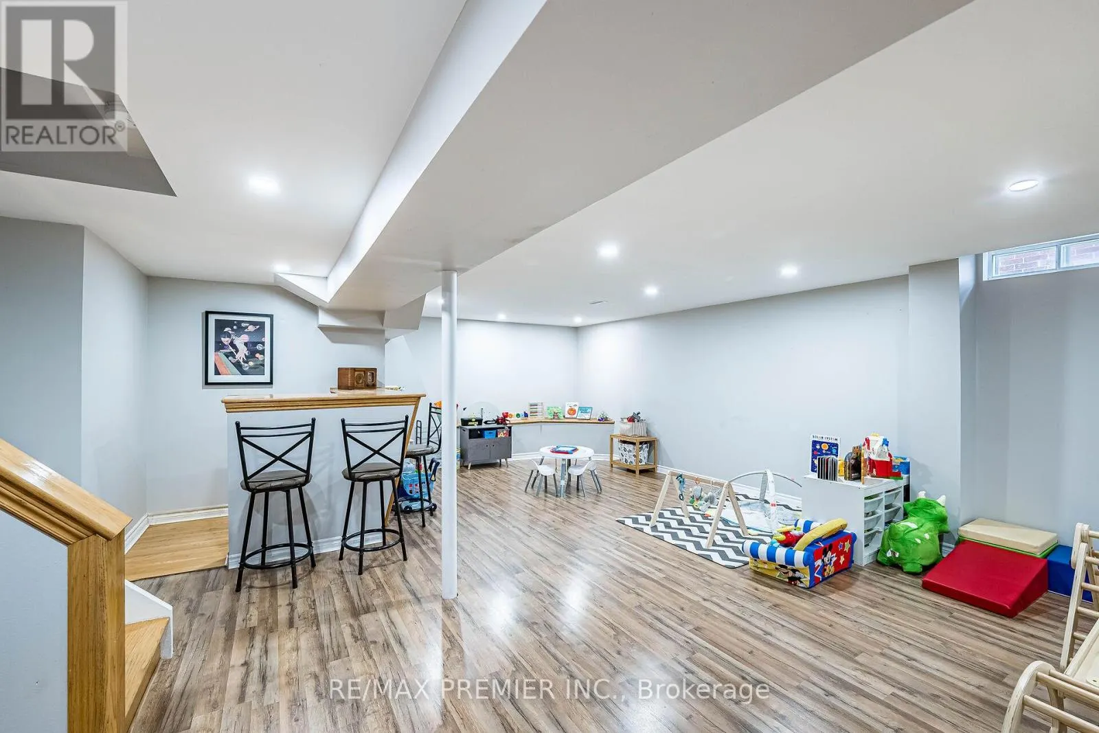 355 HERSEY CRESCENT
