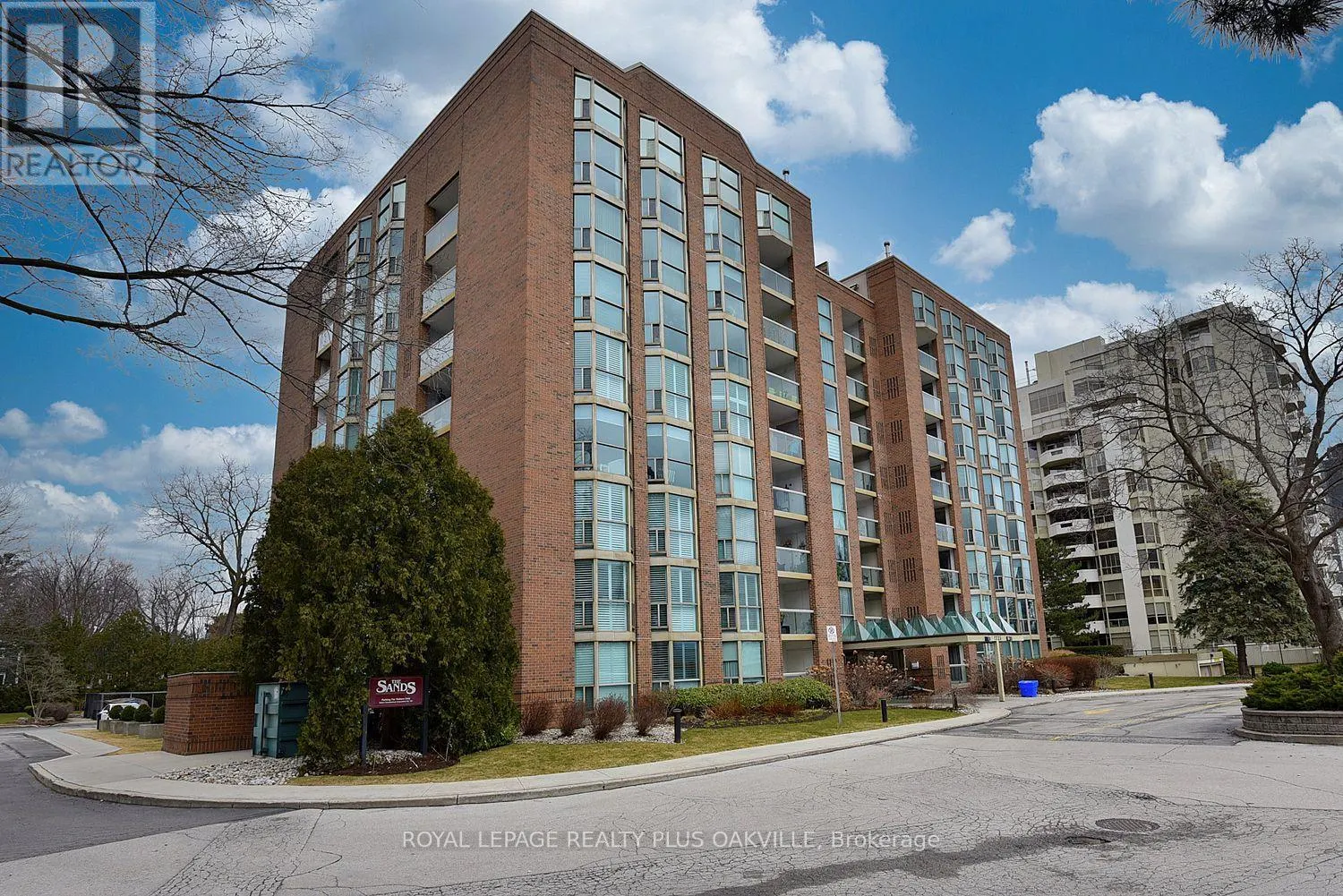 404 - 1225 NORTH SHORE BOULEVARD E