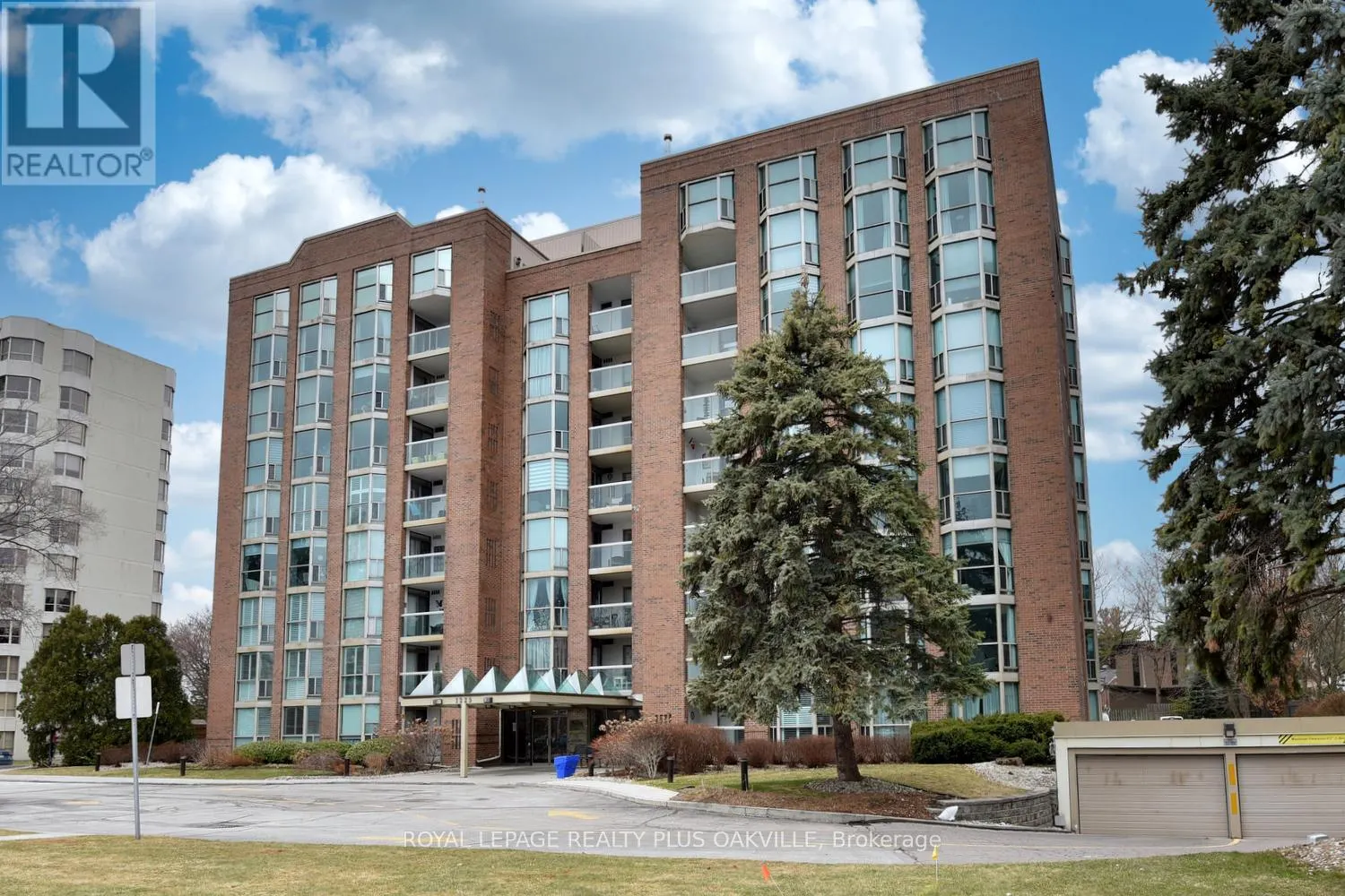 404 - 1225 NORTH SHORE BOULEVARD E