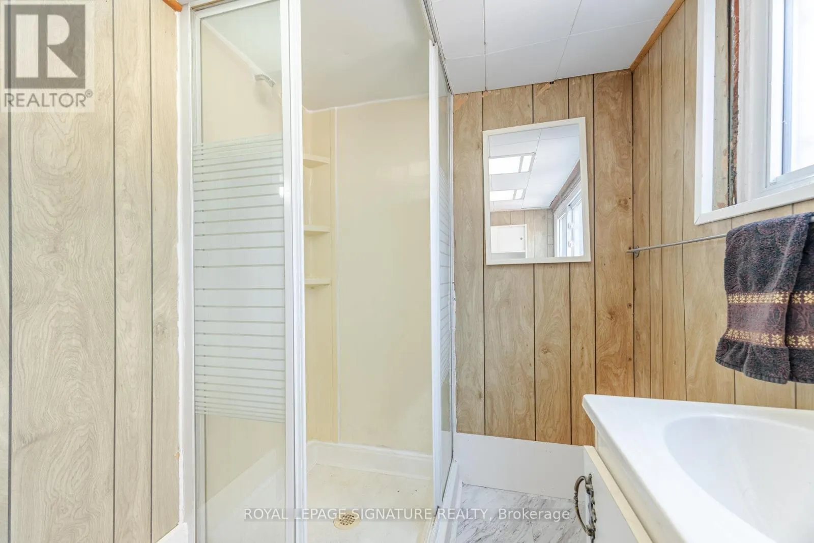 24 LESBURY AVENUE