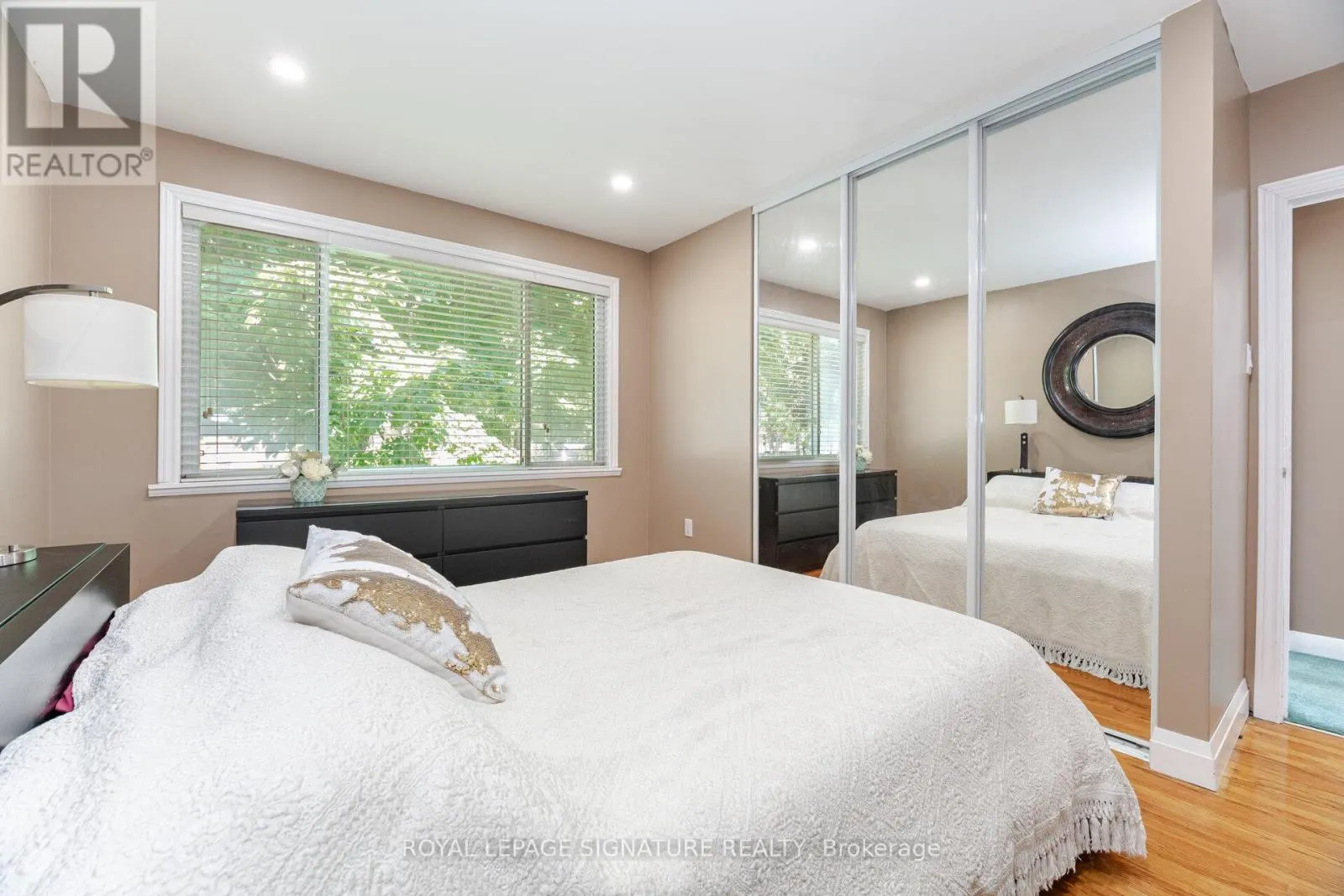 24 LESBURY AVENUE