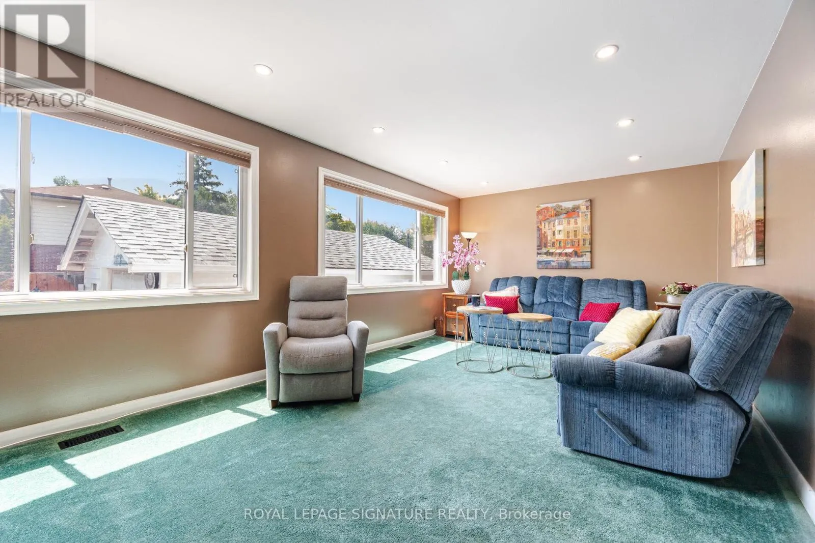 24 LESBURY AVENUE