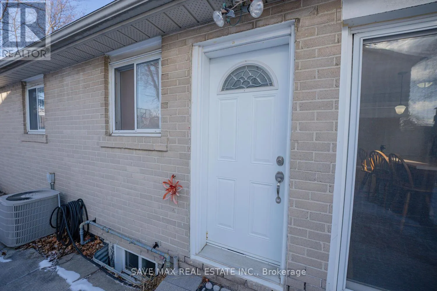 102 SUTHERLAND AVENUE