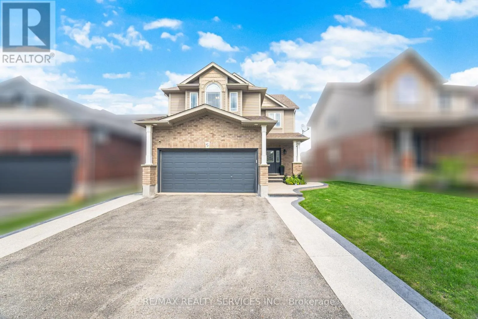 60 DINNICK CRESCENT