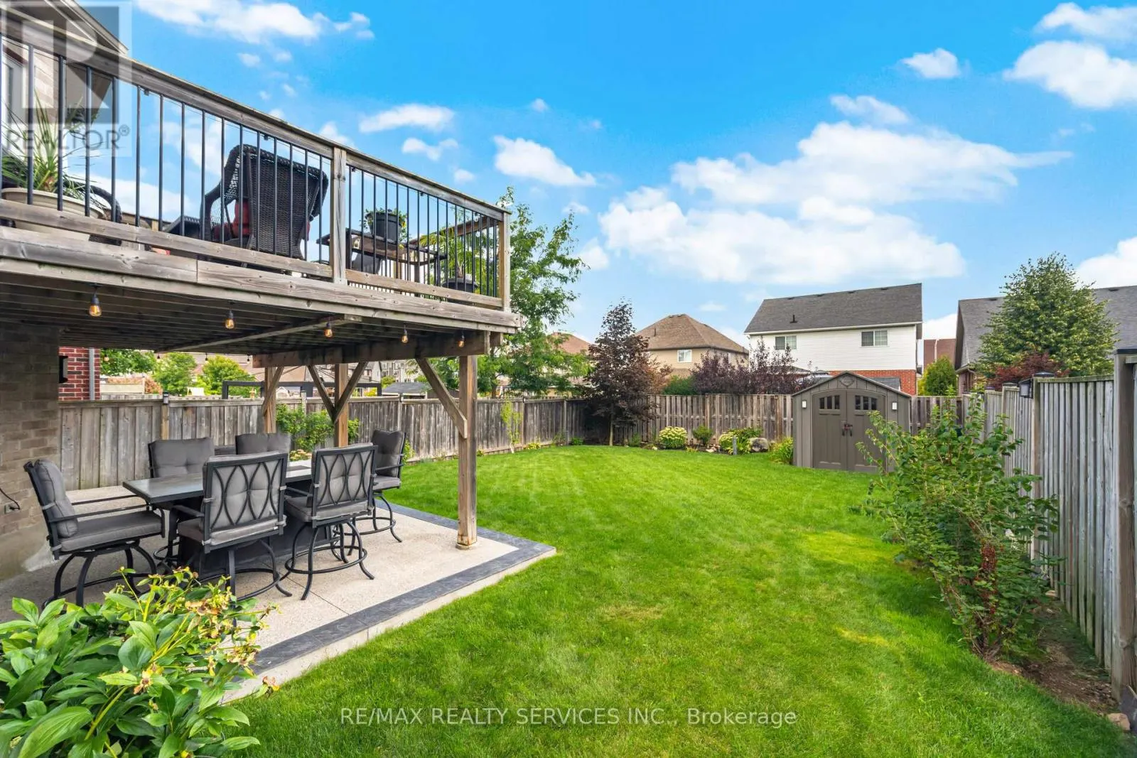 60 DINNICK CRESCENT