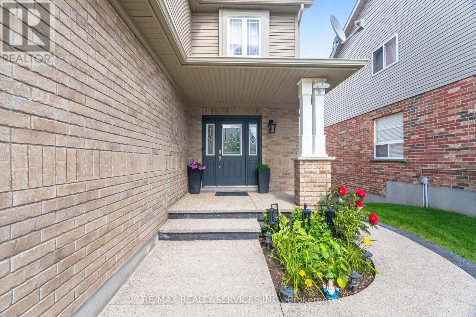 60 DINNICK CRESCENT