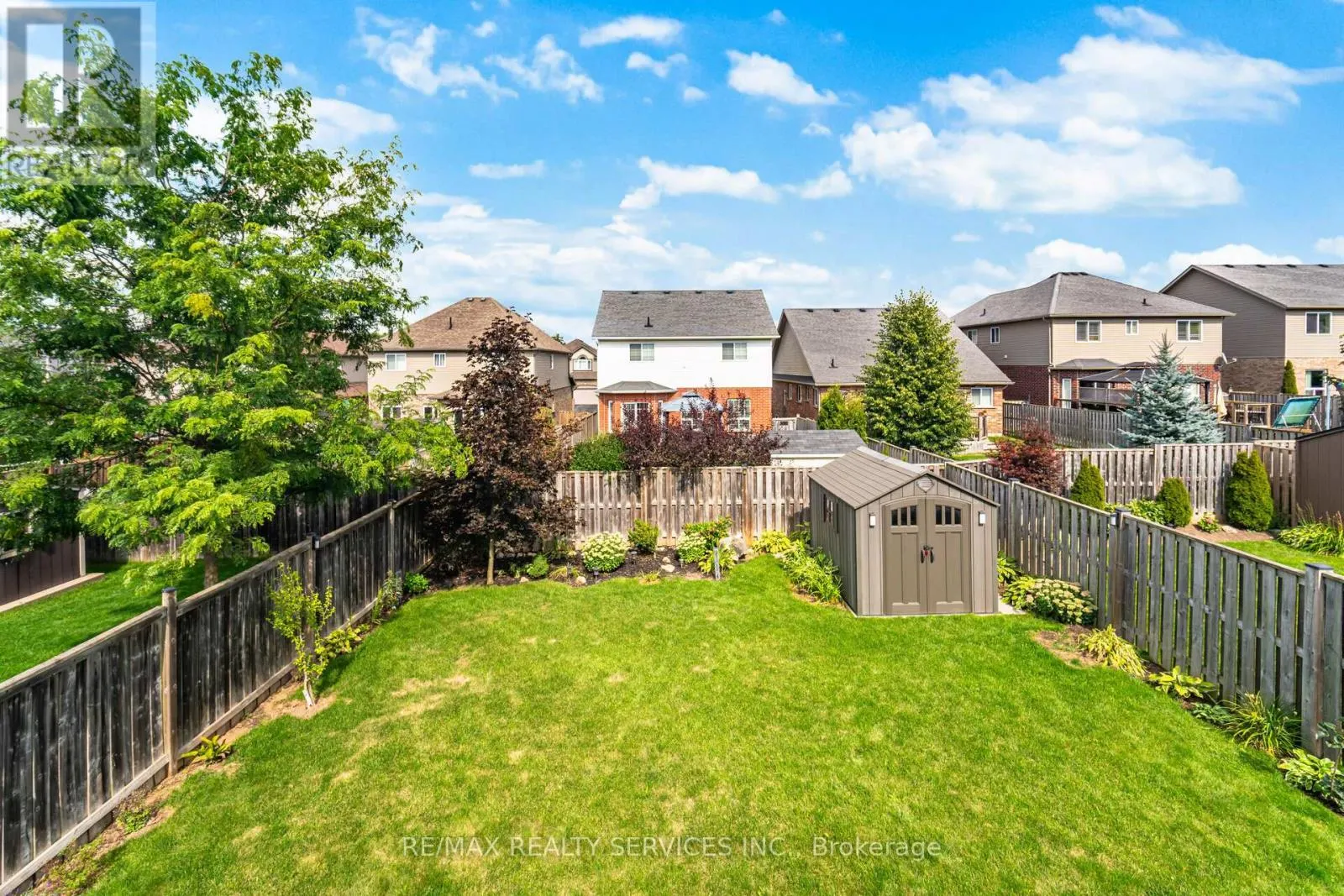 60 DINNICK CRESCENT