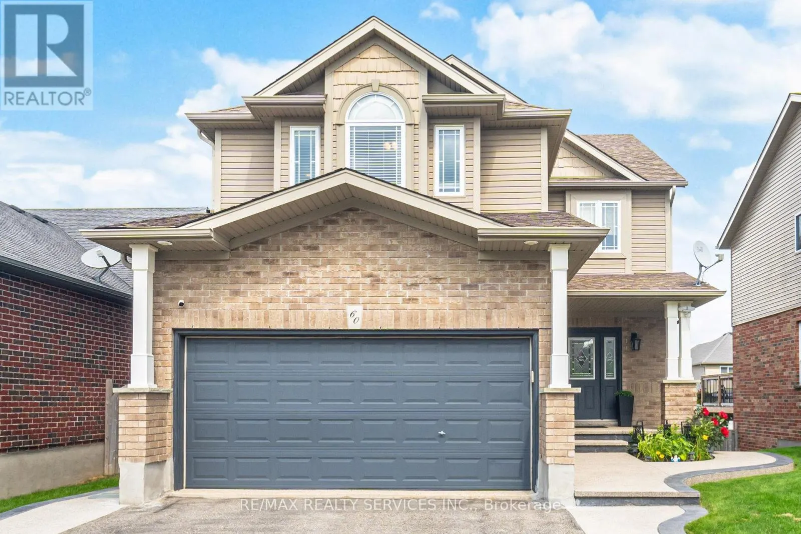 60 DINNICK CRESCENT