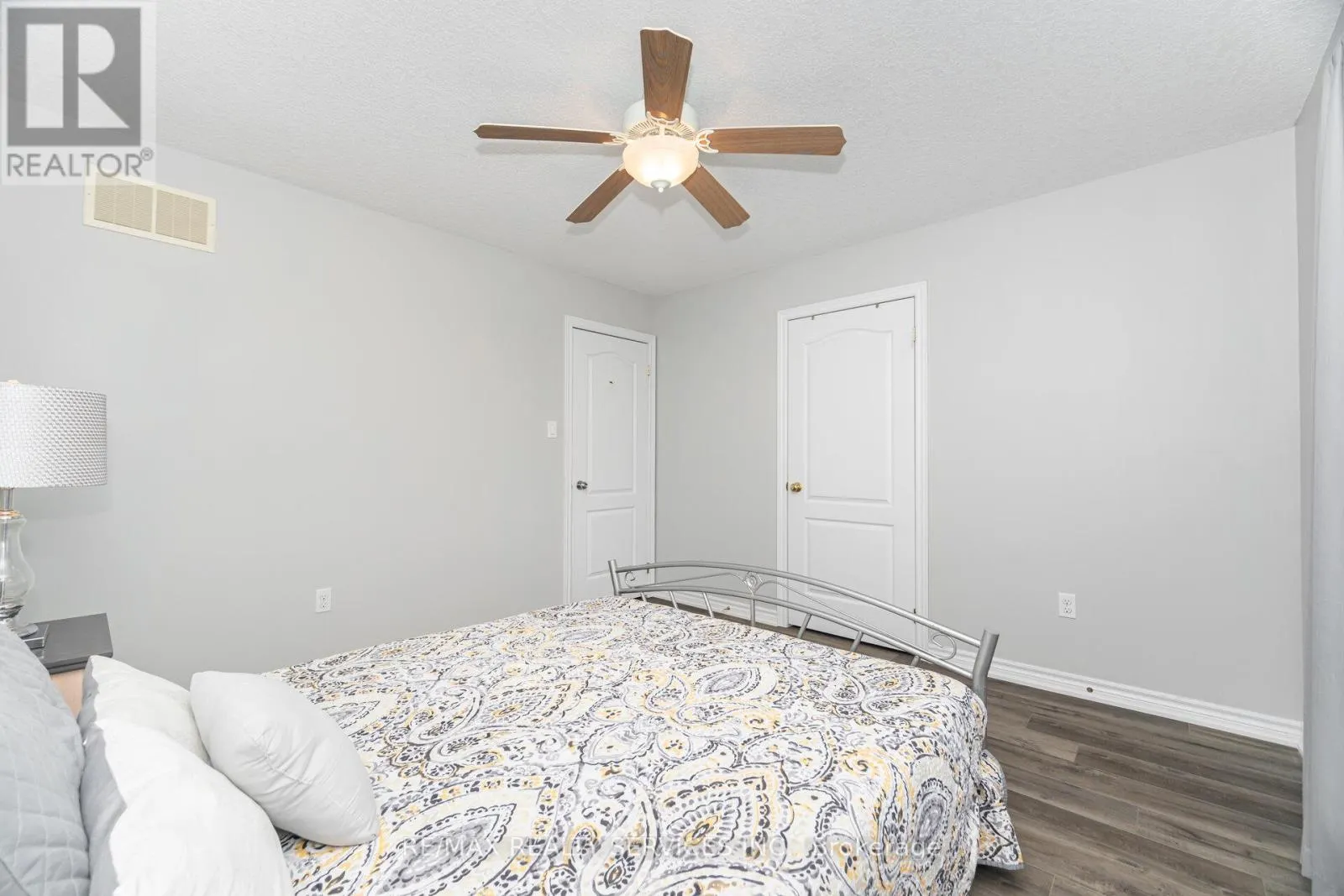 60 DINNICK CRESCENT