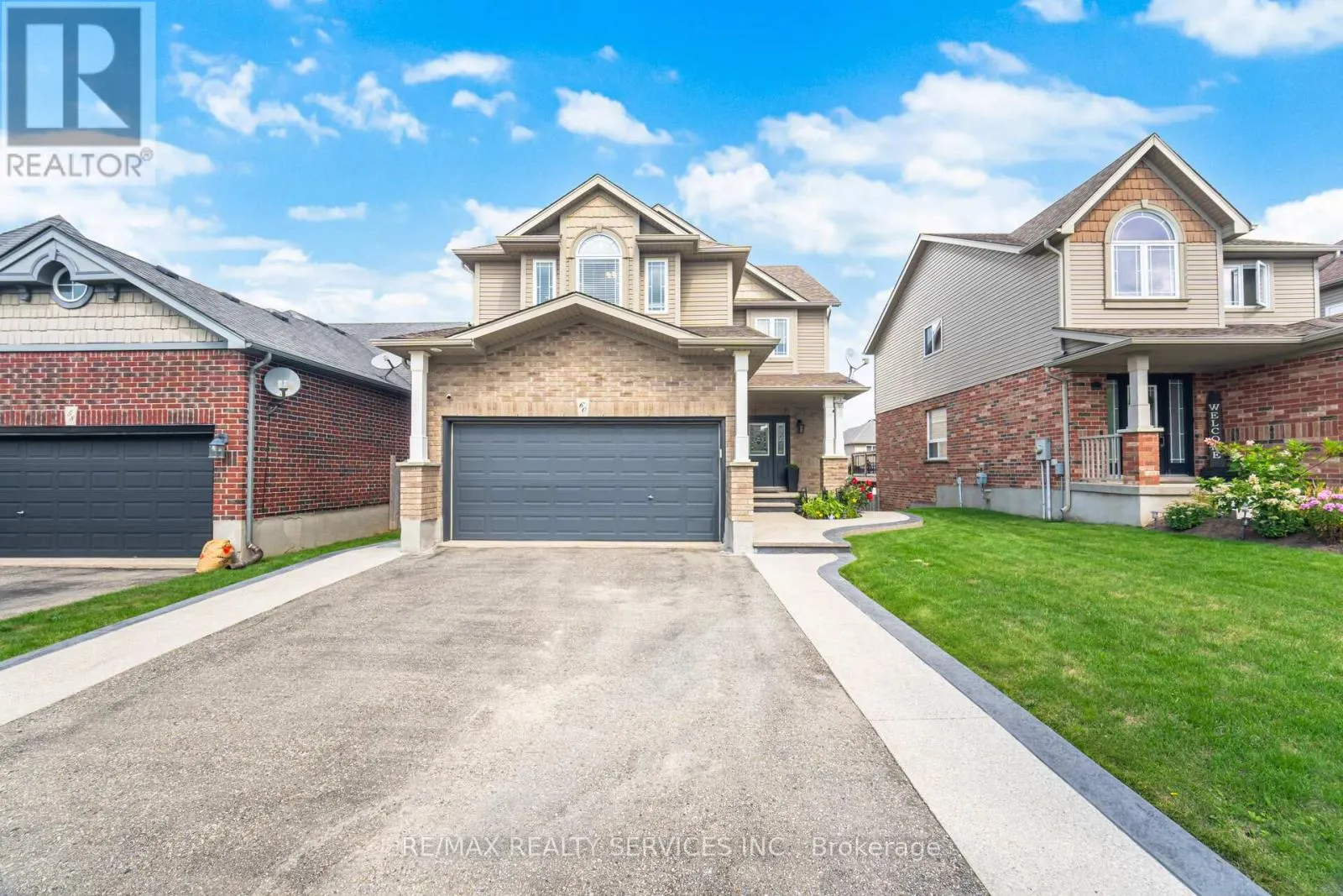 60 DINNICK CRESCENT
