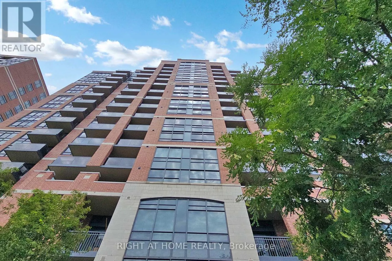 413 - 61 HEINTZMAN STREET