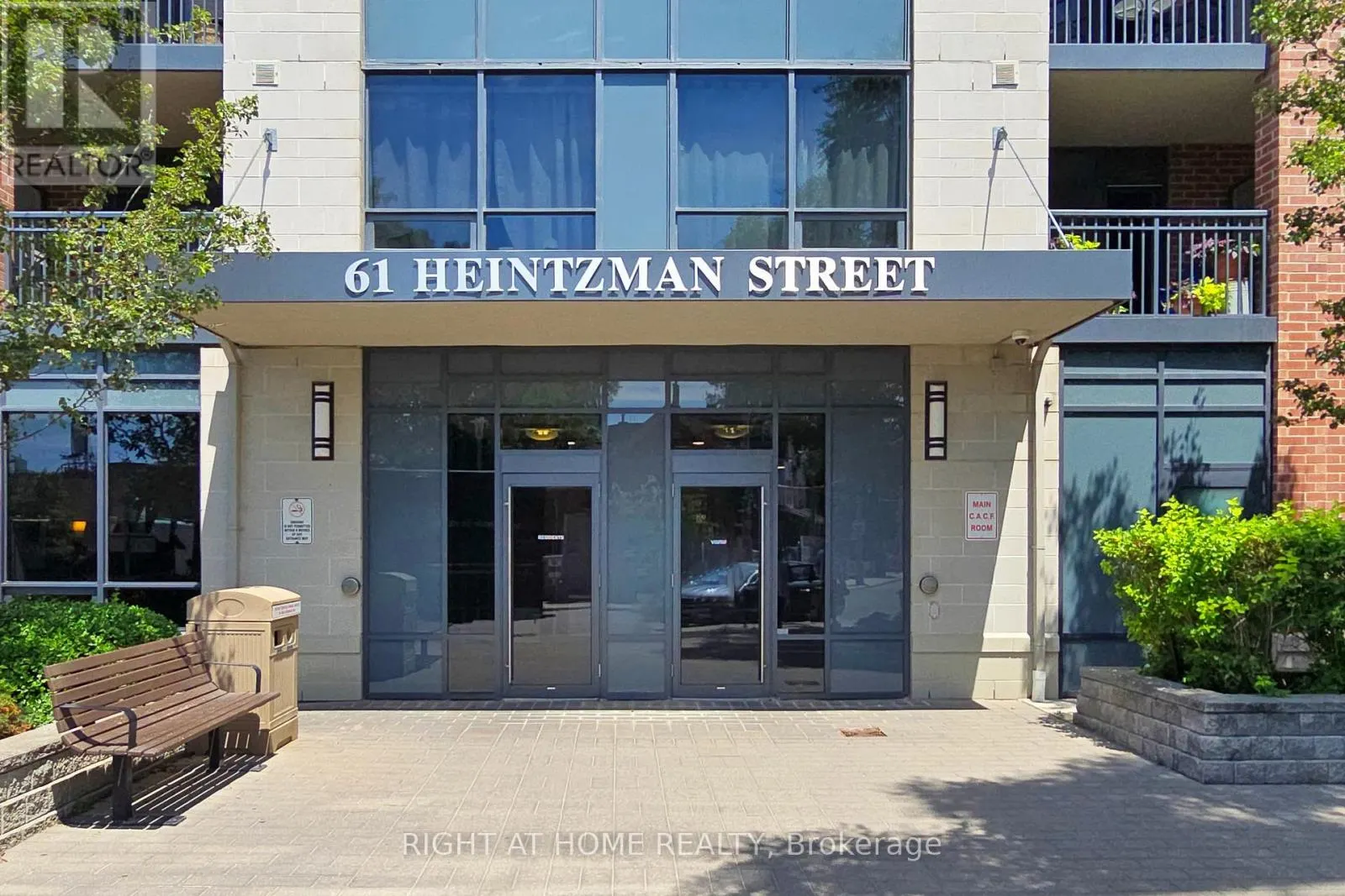 413 - 61 HEINTZMAN STREET