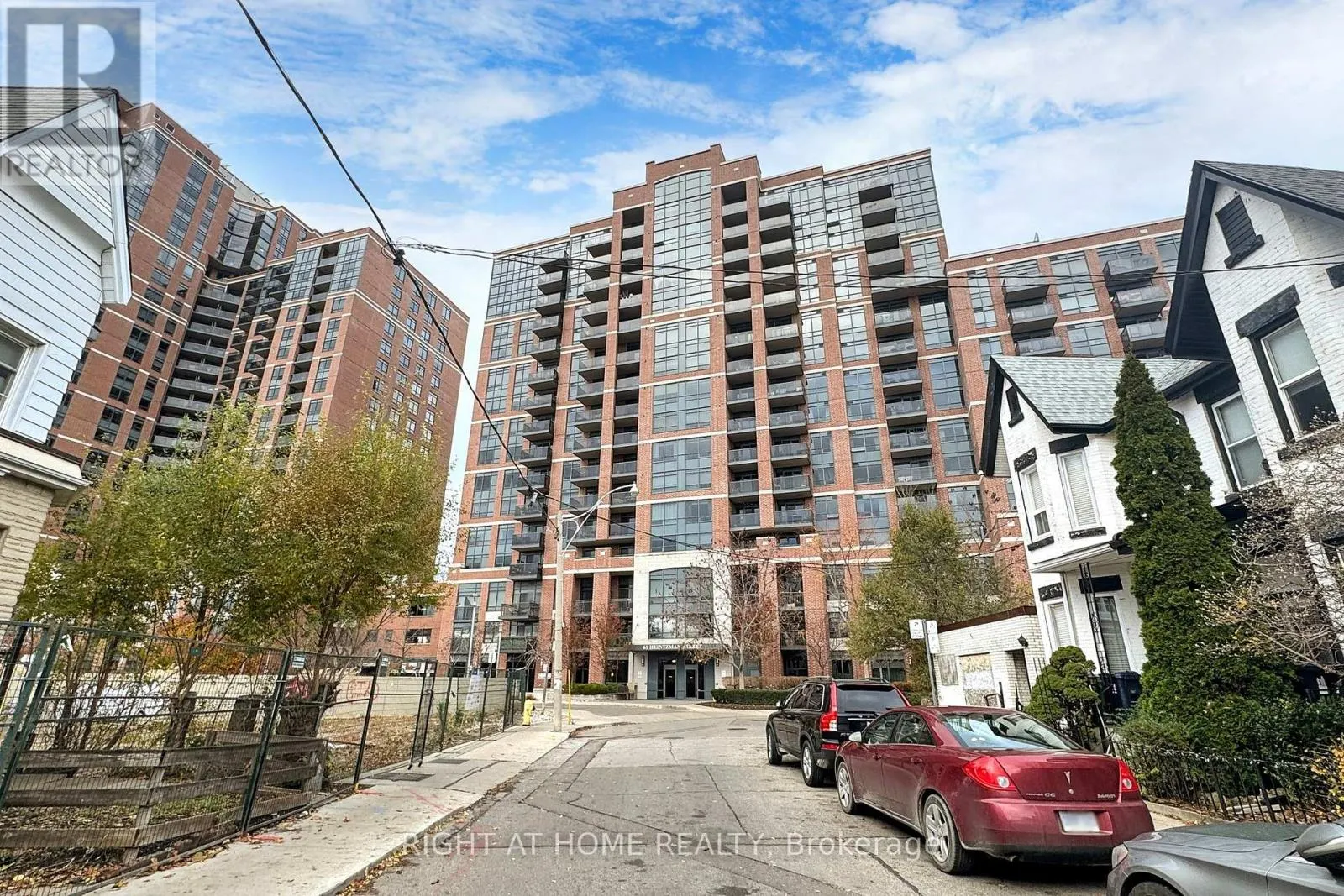 413 - 61 HEINTZMAN STREET