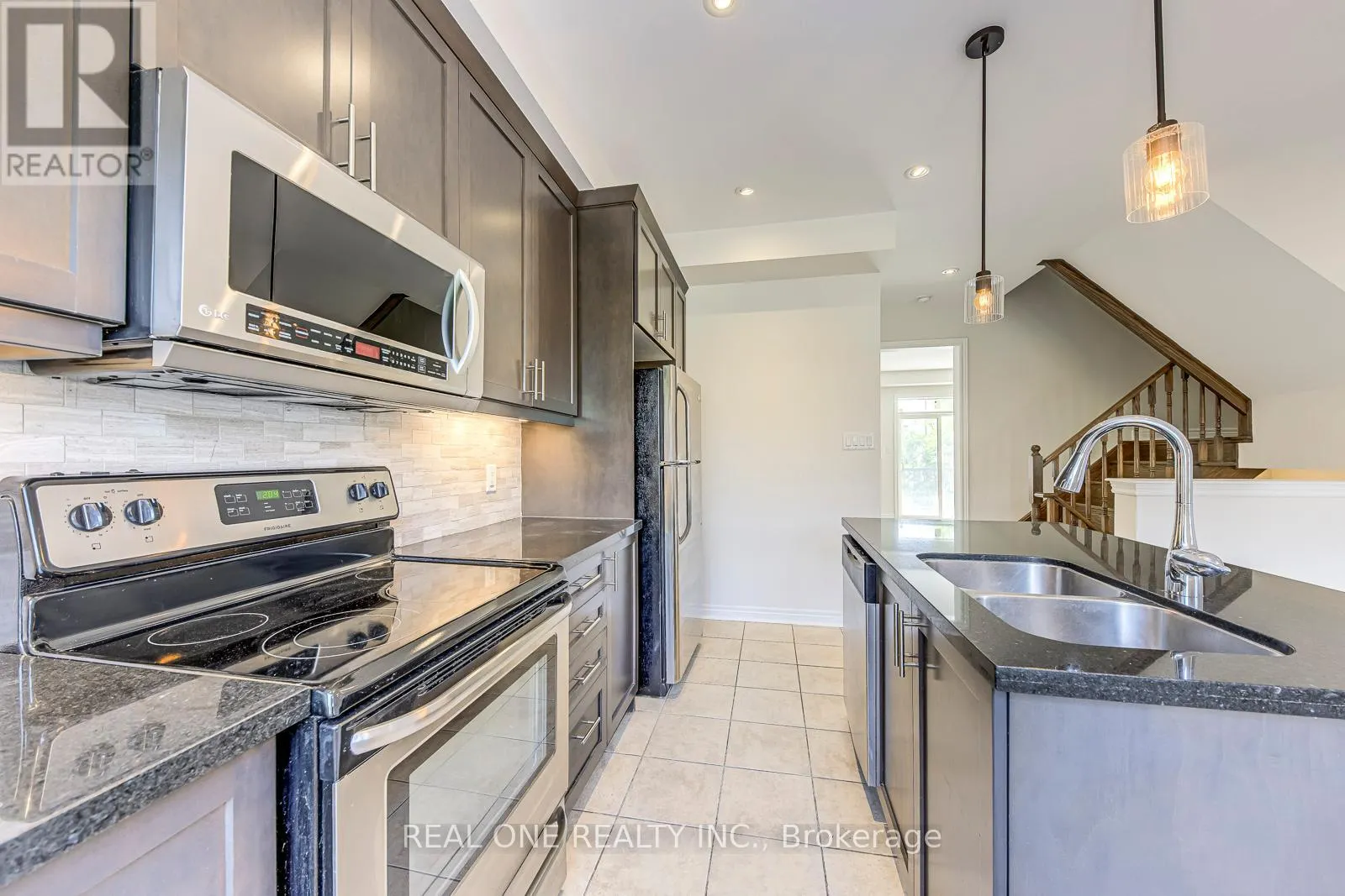3084 EBERLY WOODS DRIVE