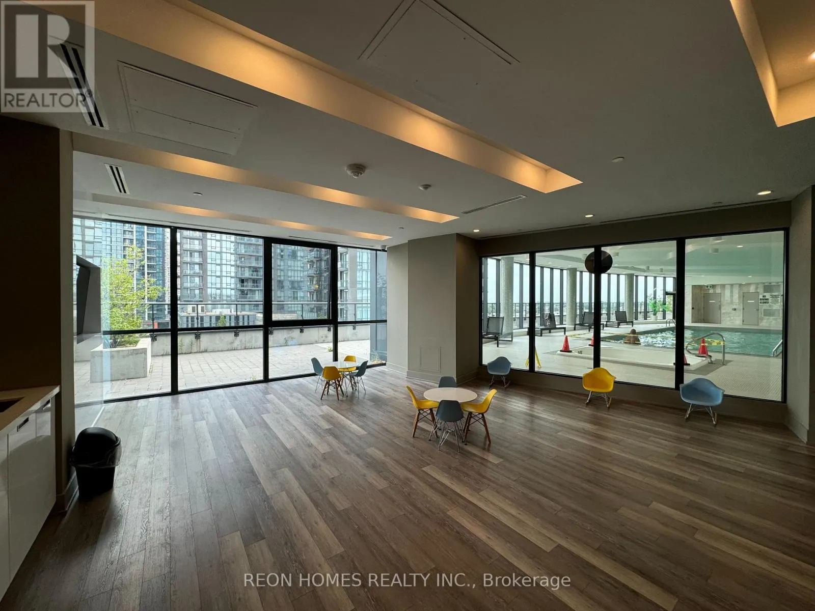 114 - 35 WATERGARDEN DRIVE